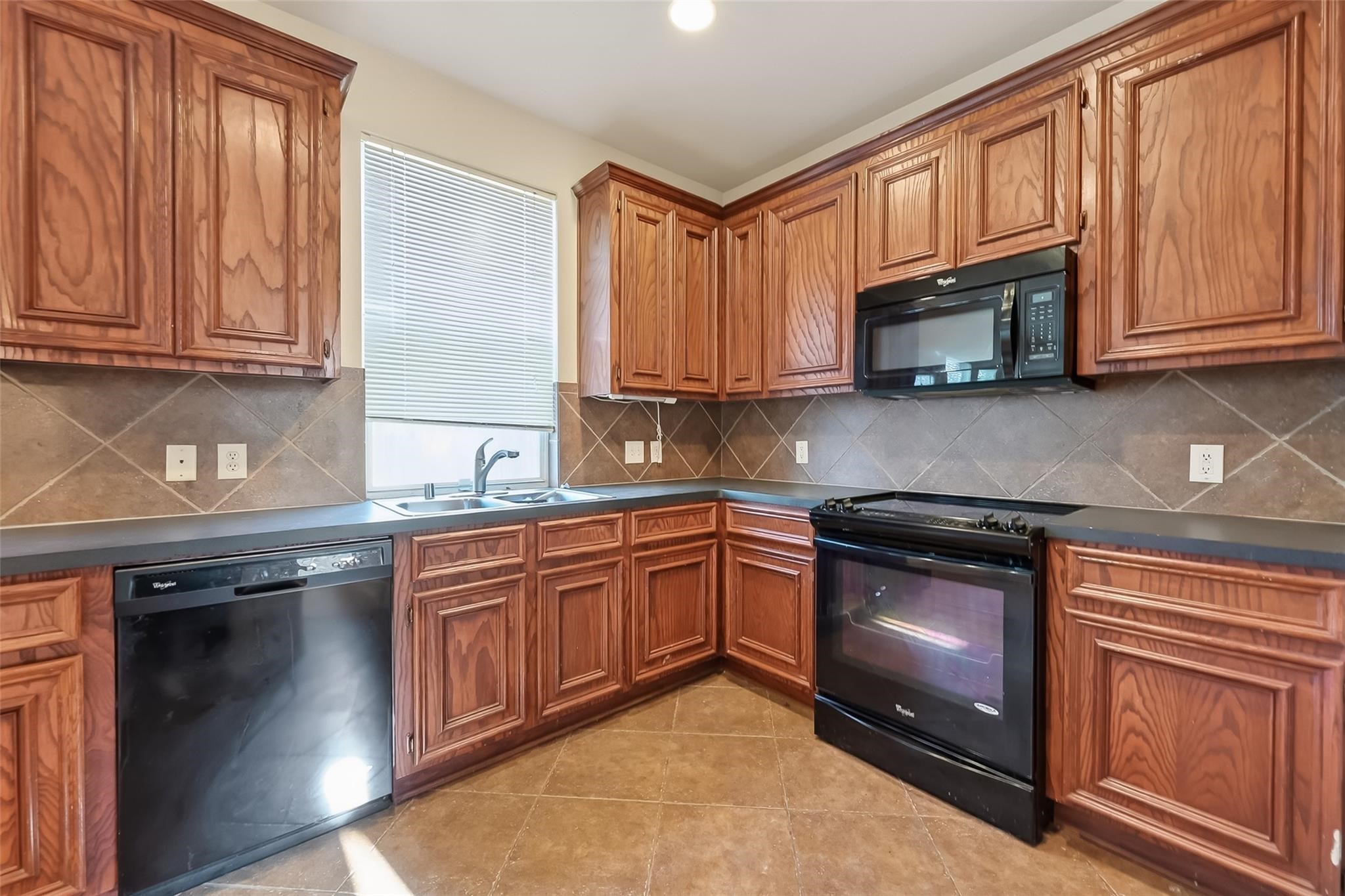 16526 Pentonshire Lane Property Photo 5