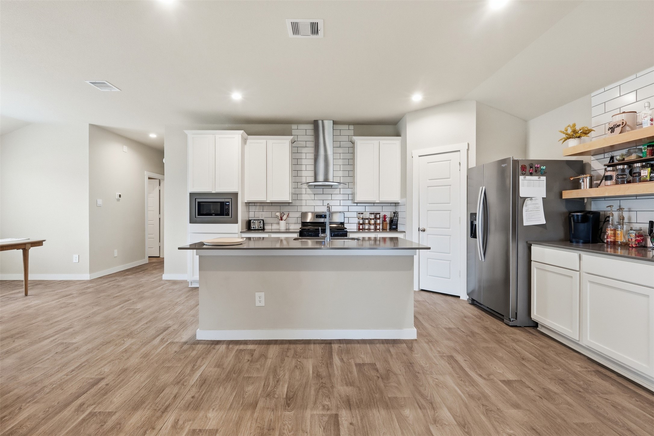 2915 Newington Lane Property Photo 8