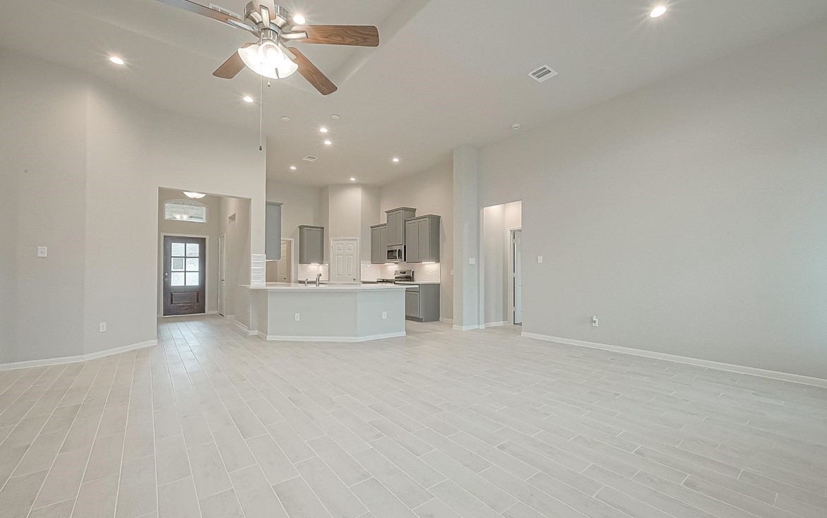 1041 Comal Trail Property Photo 2