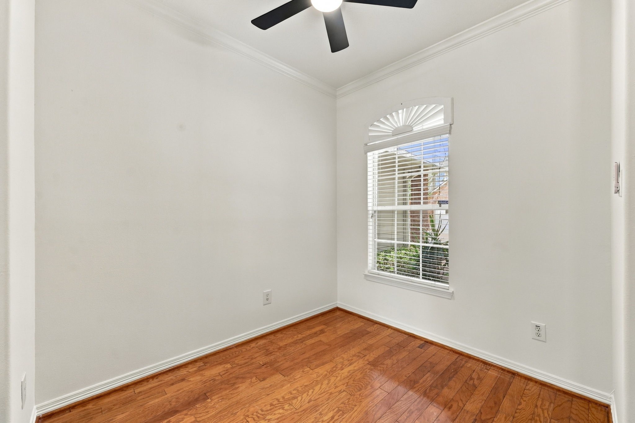 21015 Sun Creek Drive Property Photo 8