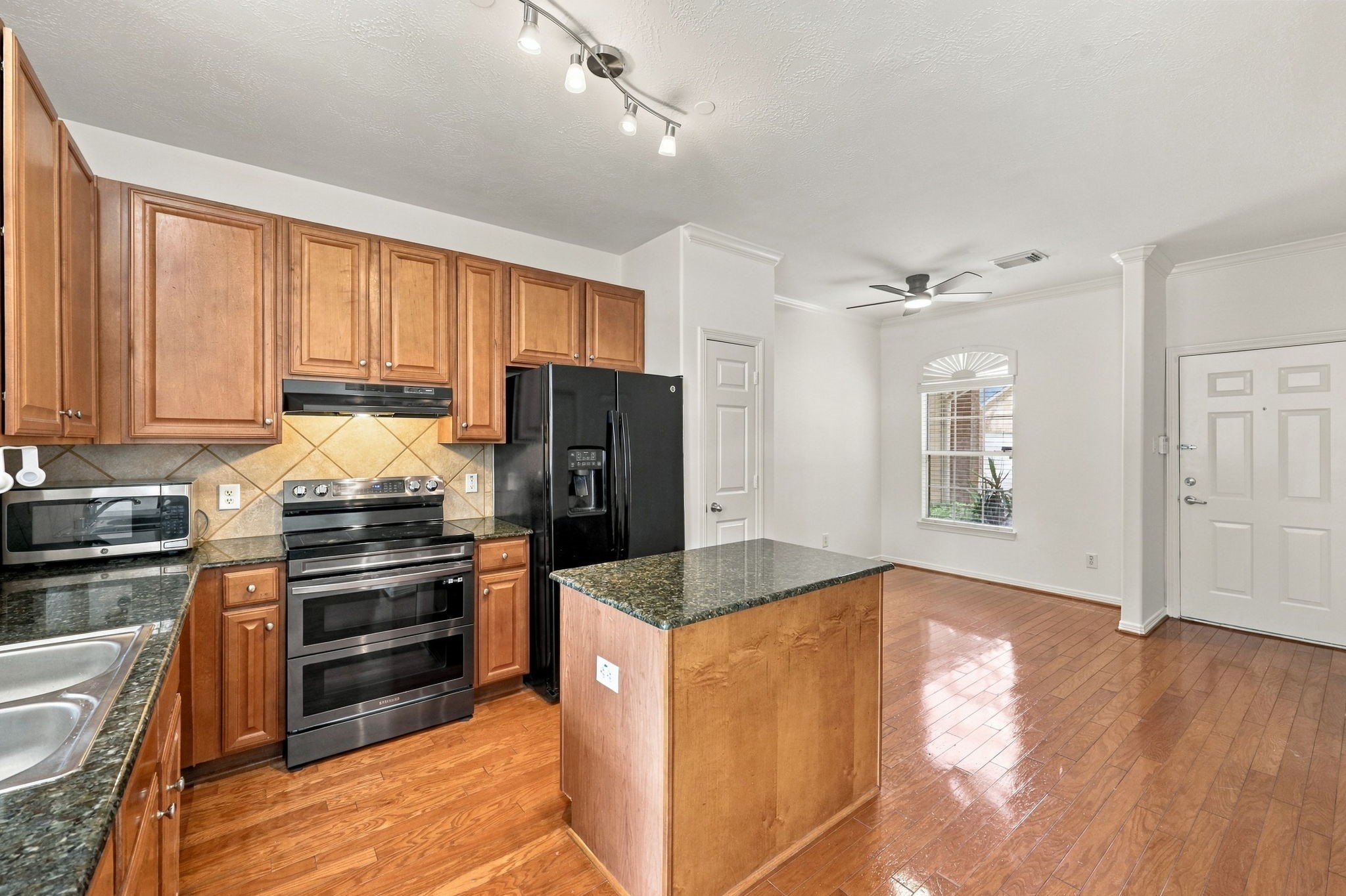 21015 Sun Creek Drive Property Photo 10