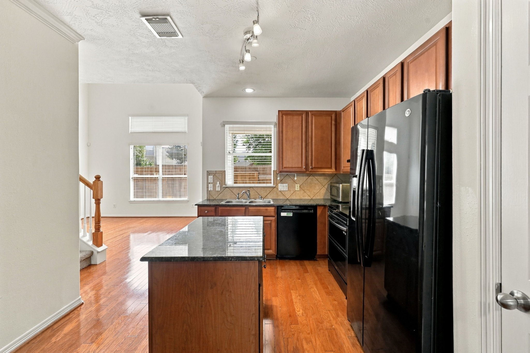 21015 Sun Creek Drive Property Photo 11
