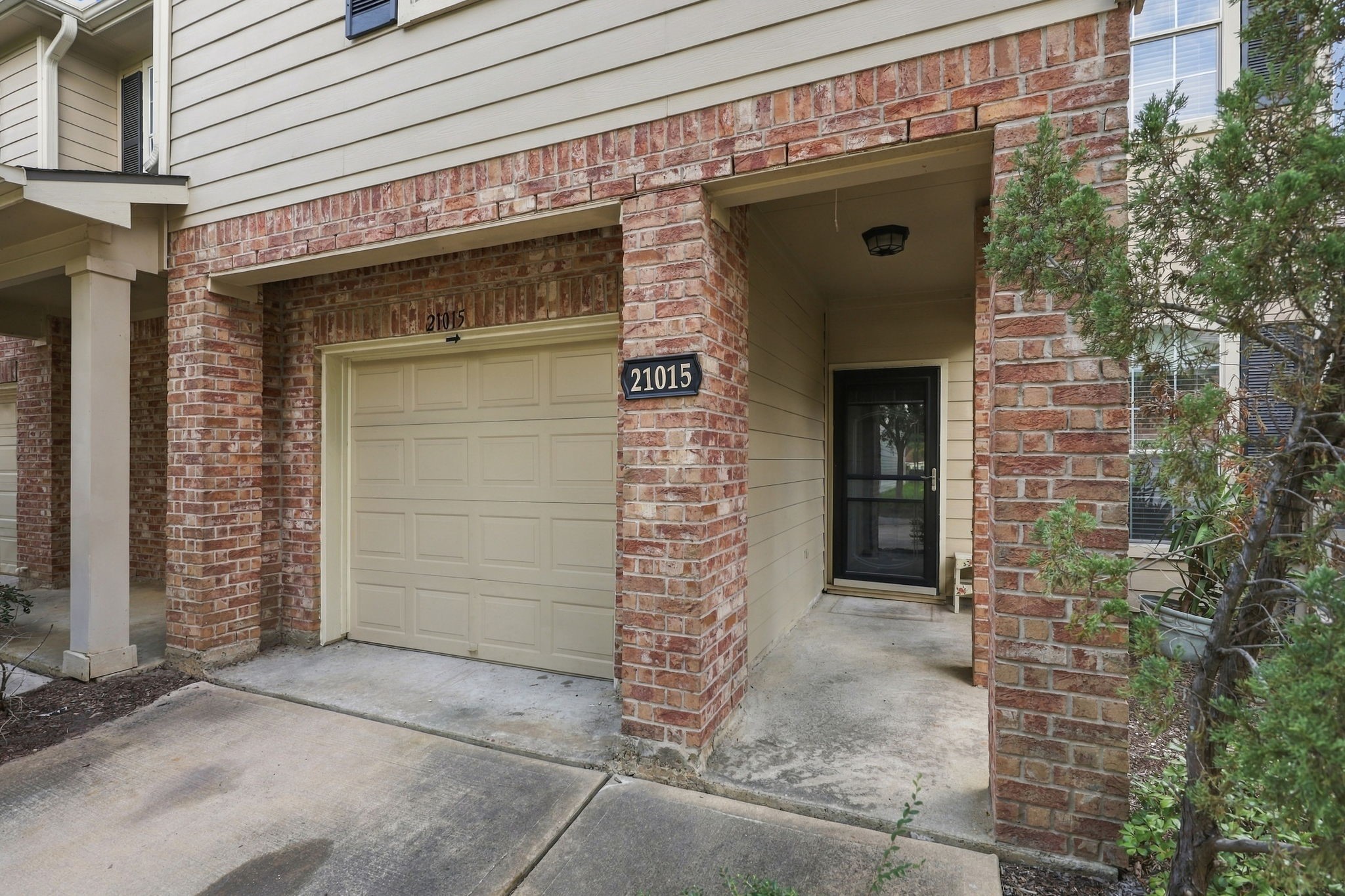 21015 Sun Creek Drive Property Photo 32