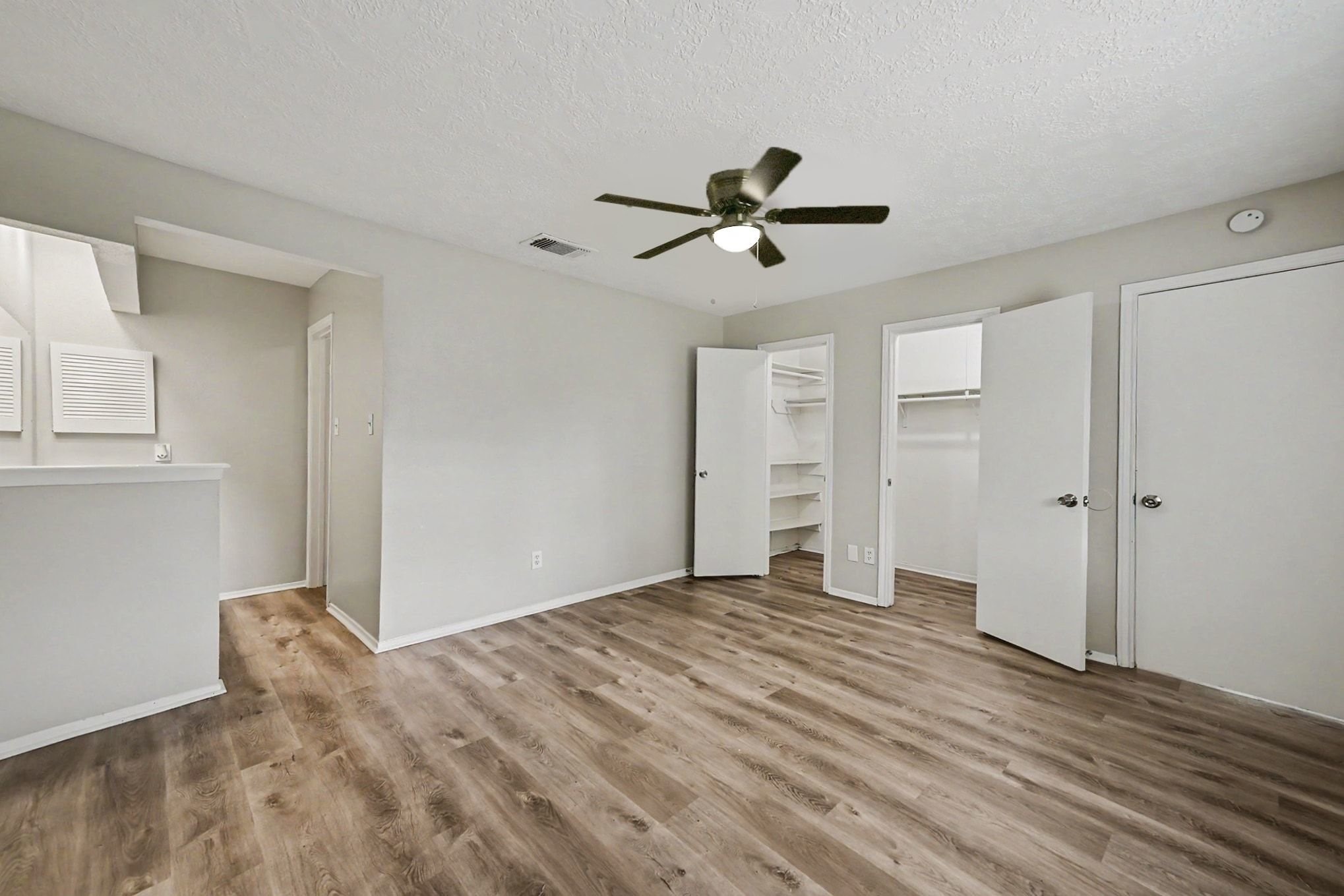 2710 Village Circle Drive Property Photo 12