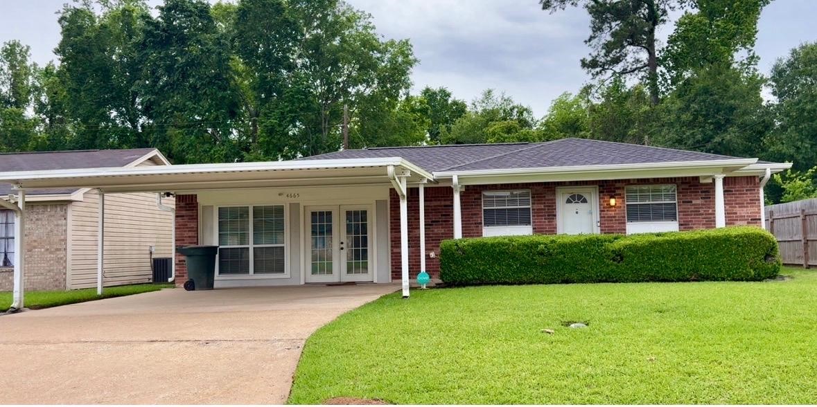 4665 Glen Oaks Circle
