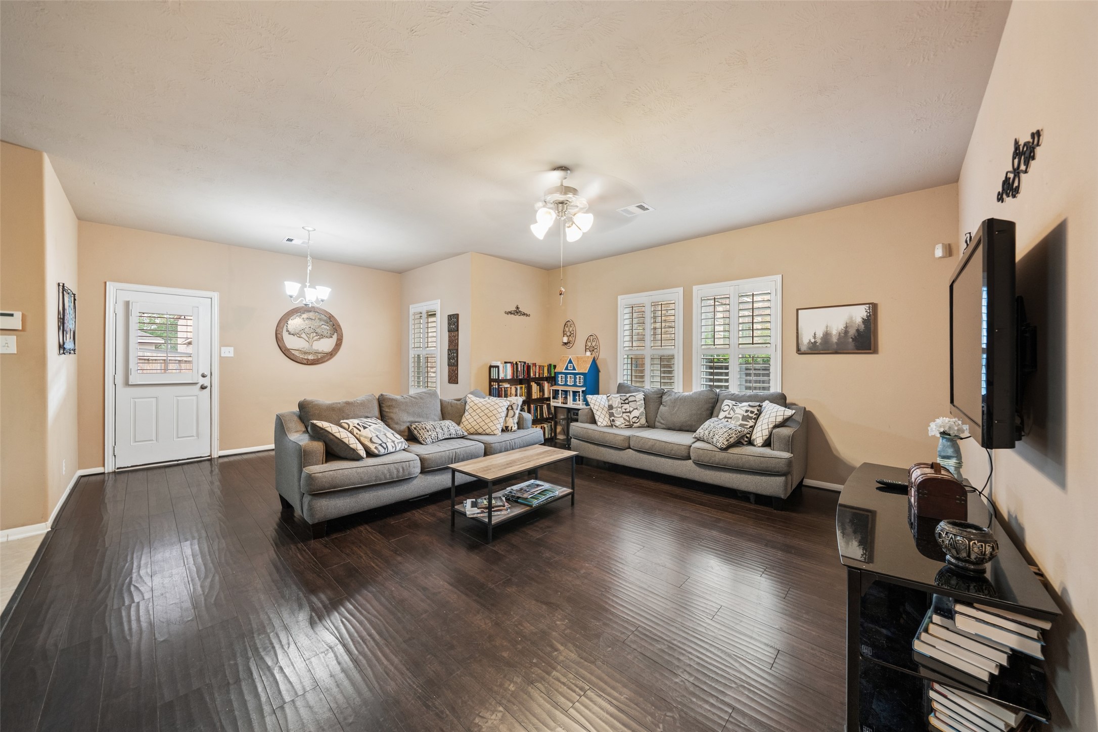8218 Almera Falls Drive Property Photo 4
