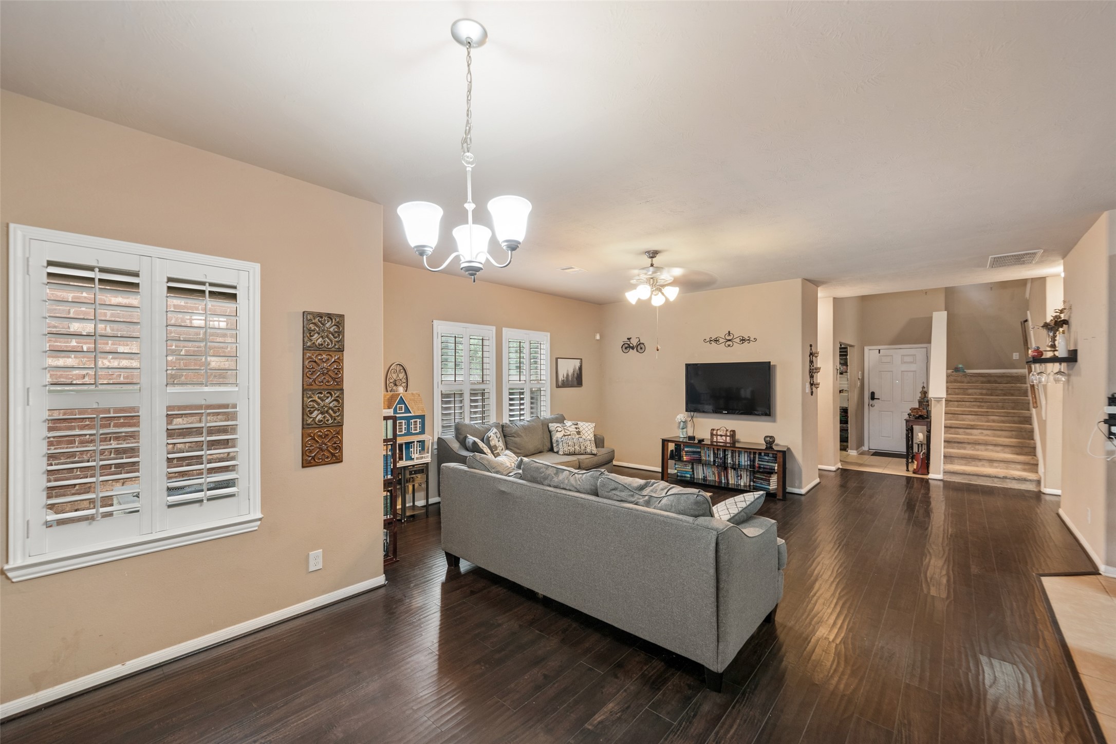 8218 Almera Falls Drive Property Photo 8