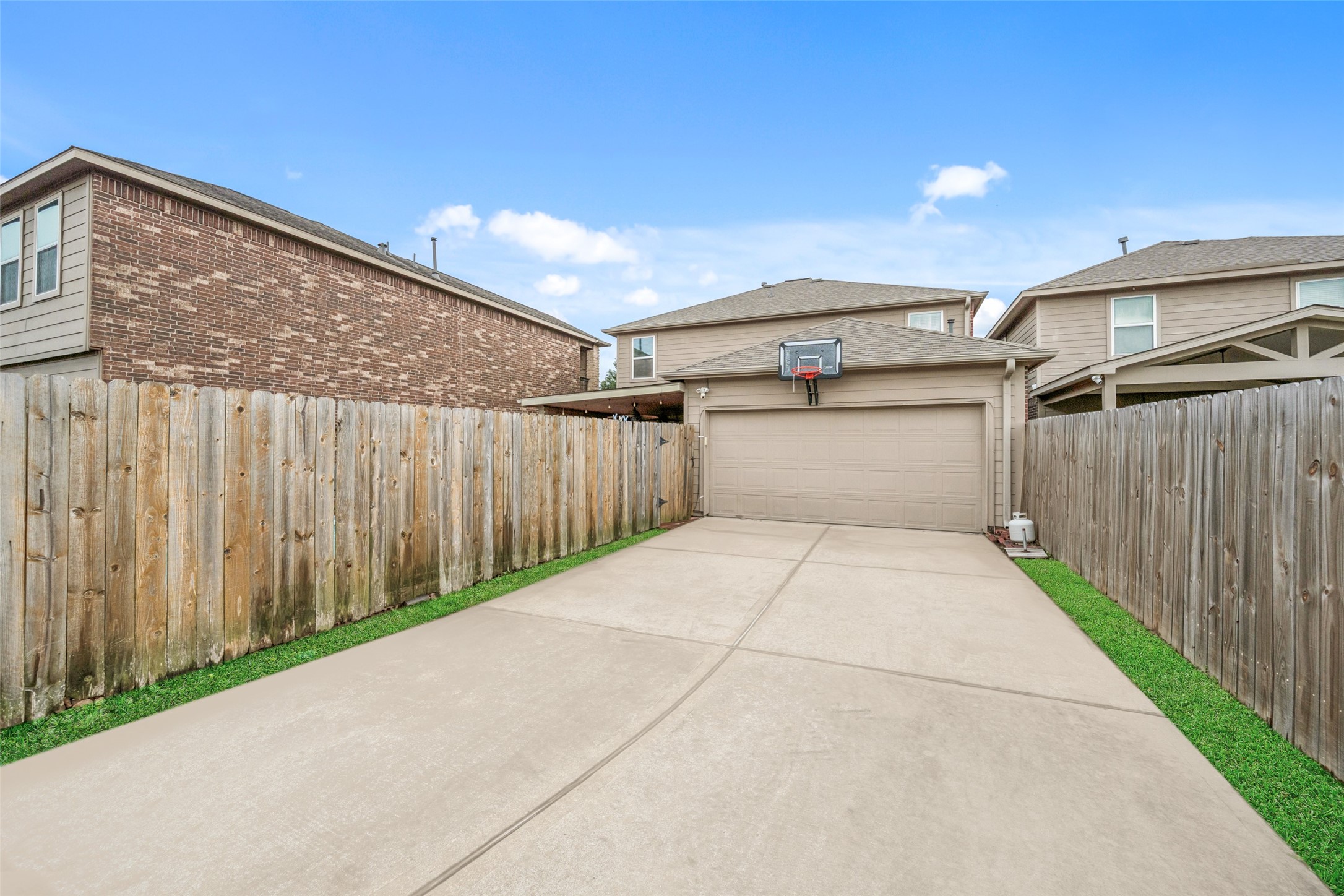 8218 Almera Falls Drive Property Photo 10
