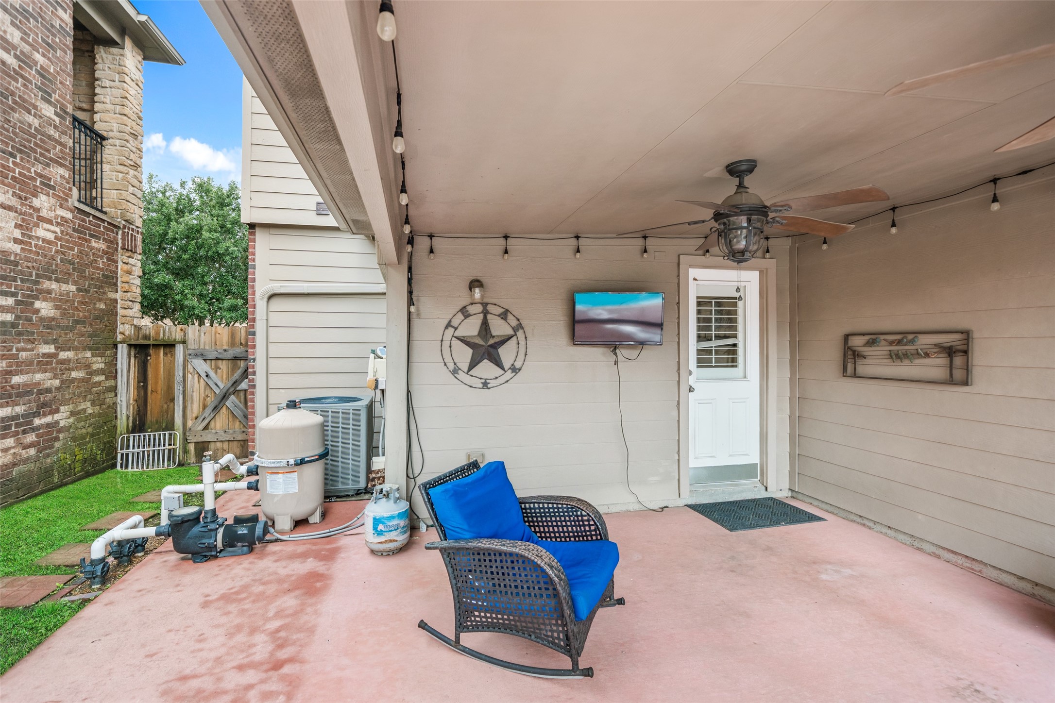 8218 Almera Falls Drive Property Photo 12