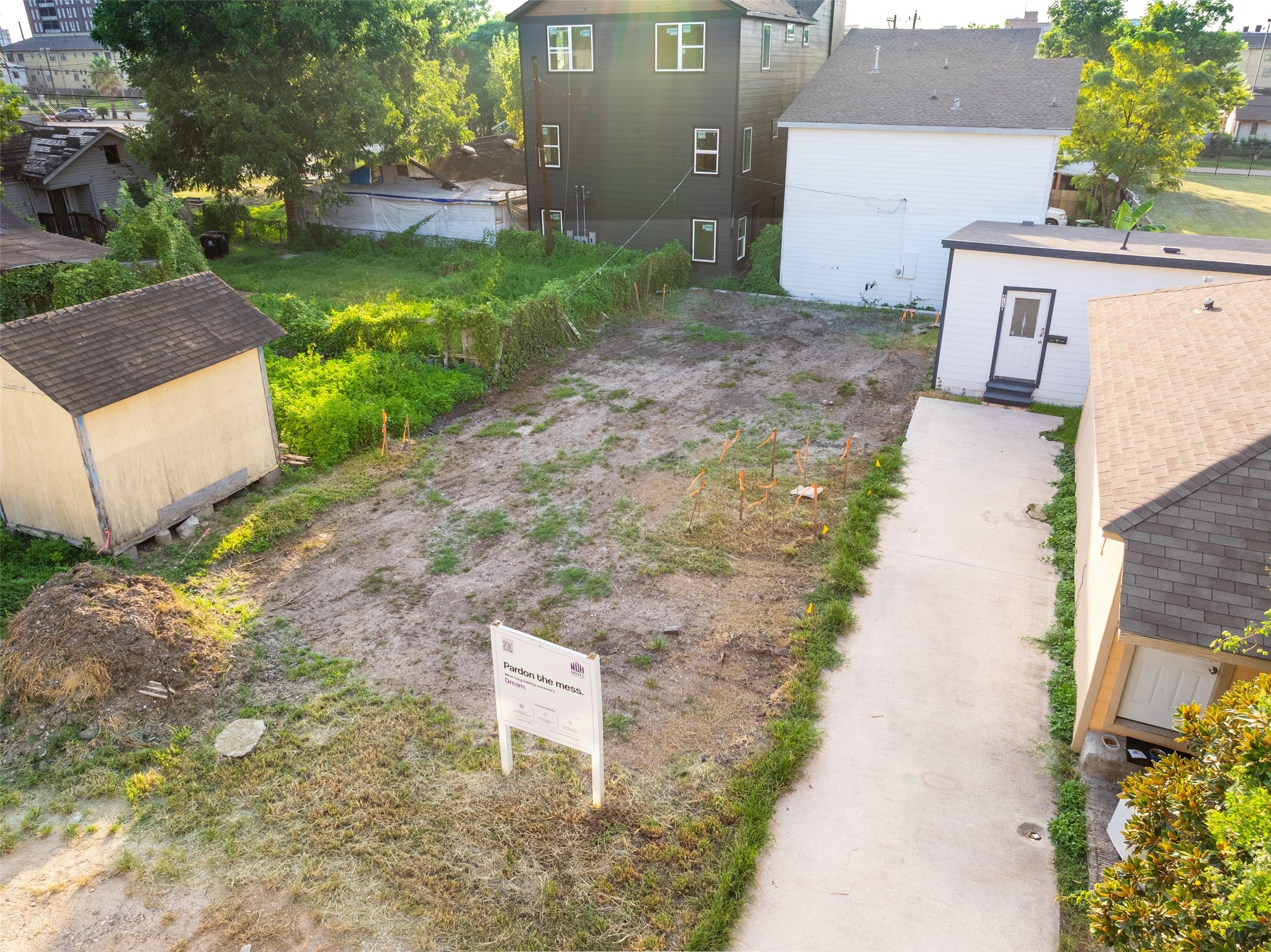 411 N Live Oak Street Property Photo 10