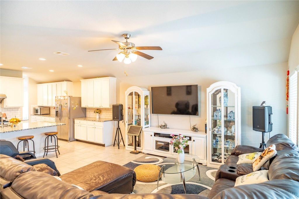 18226 Mulberry Spring Circle Property Photo 6