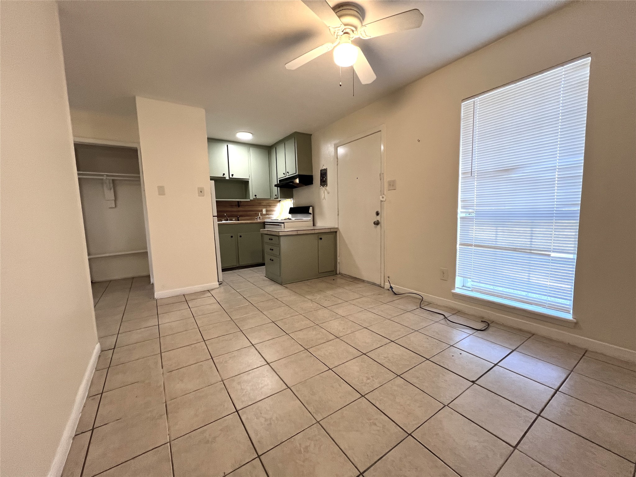 1210 Sycamore Avenue C Property Photo 5