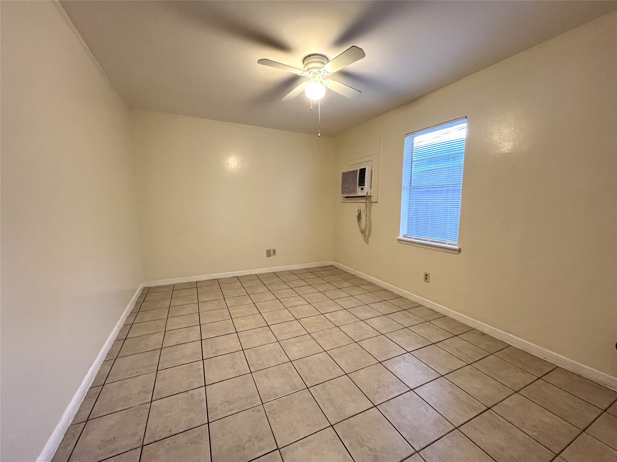 1210 Sycamore Avenue C Property Photo 7