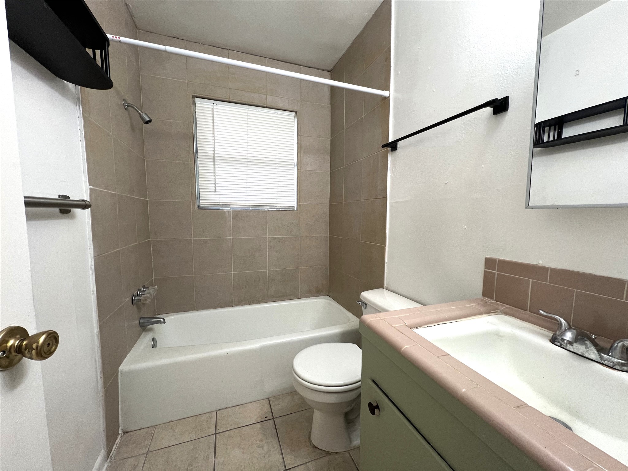 1210 Sycamore Avenue C Property Photo 8