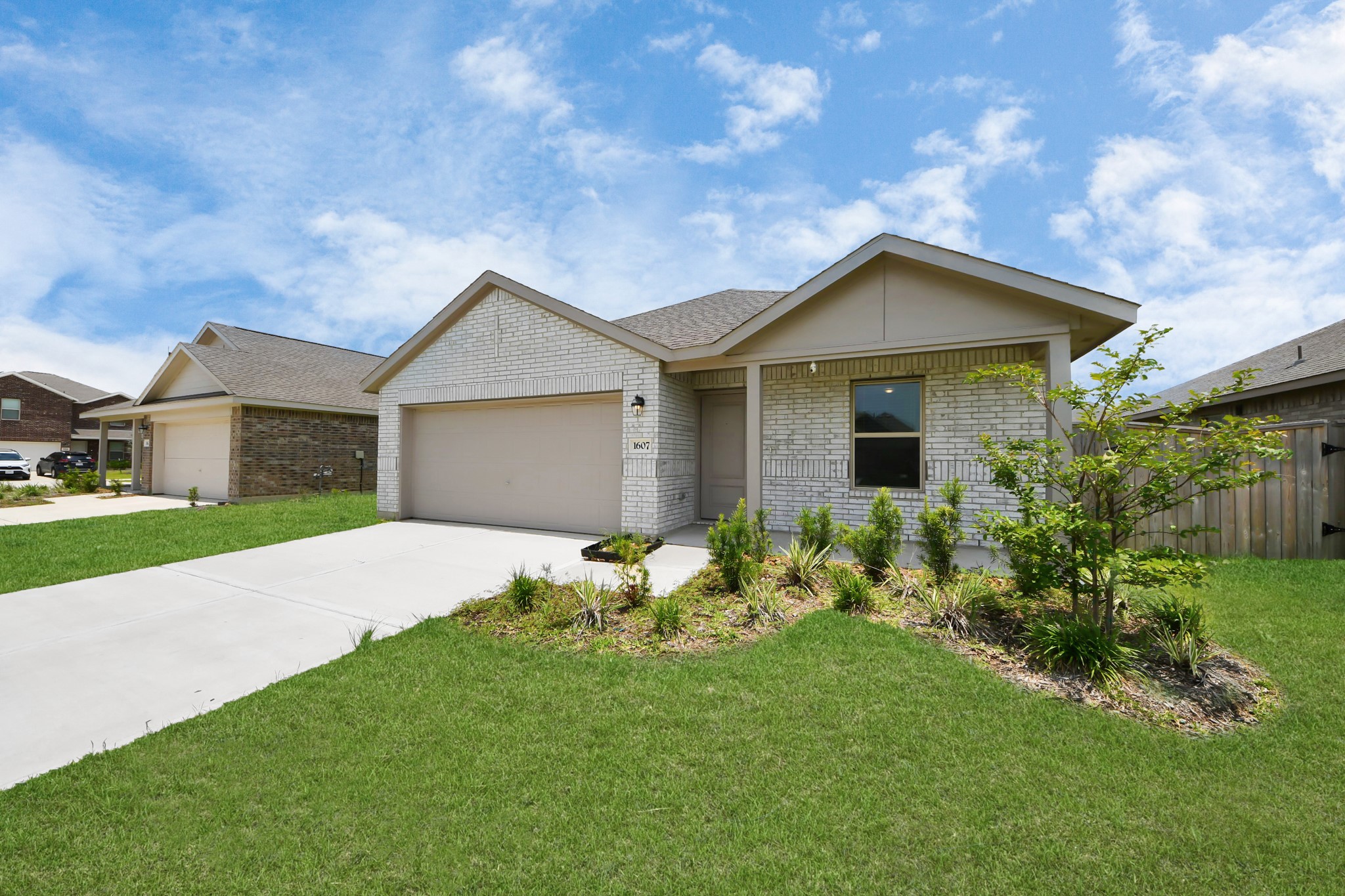 1607 Red Oak Drive Property Photo 1