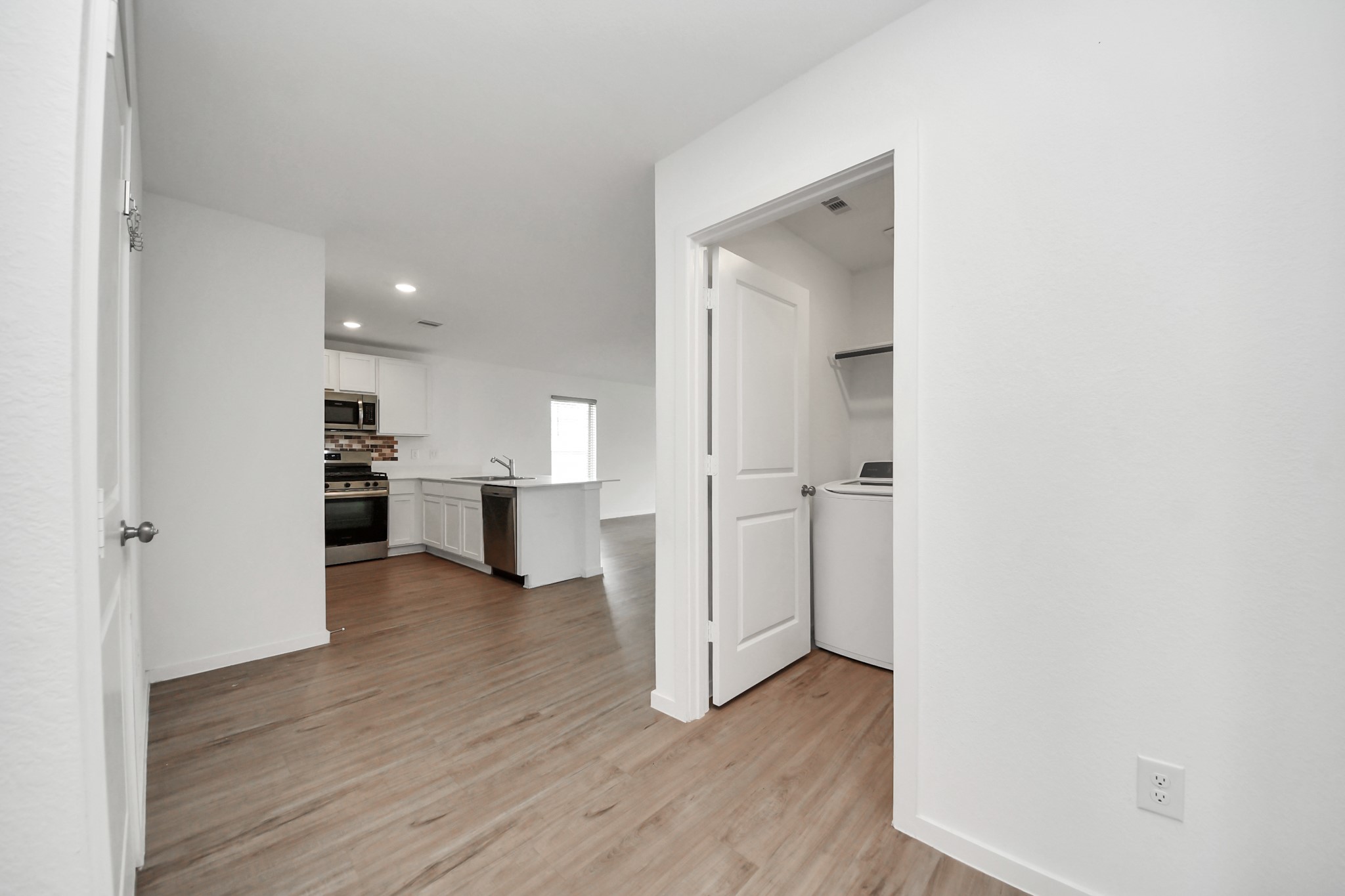 1607 Red Oak Drive Property Photo 2