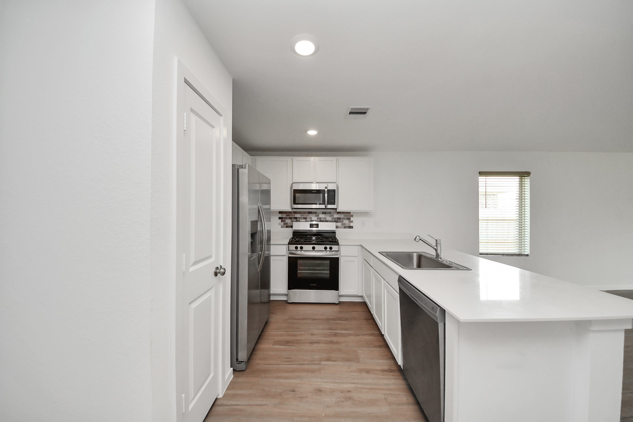1607 Red Oak Drive Property Photo 3