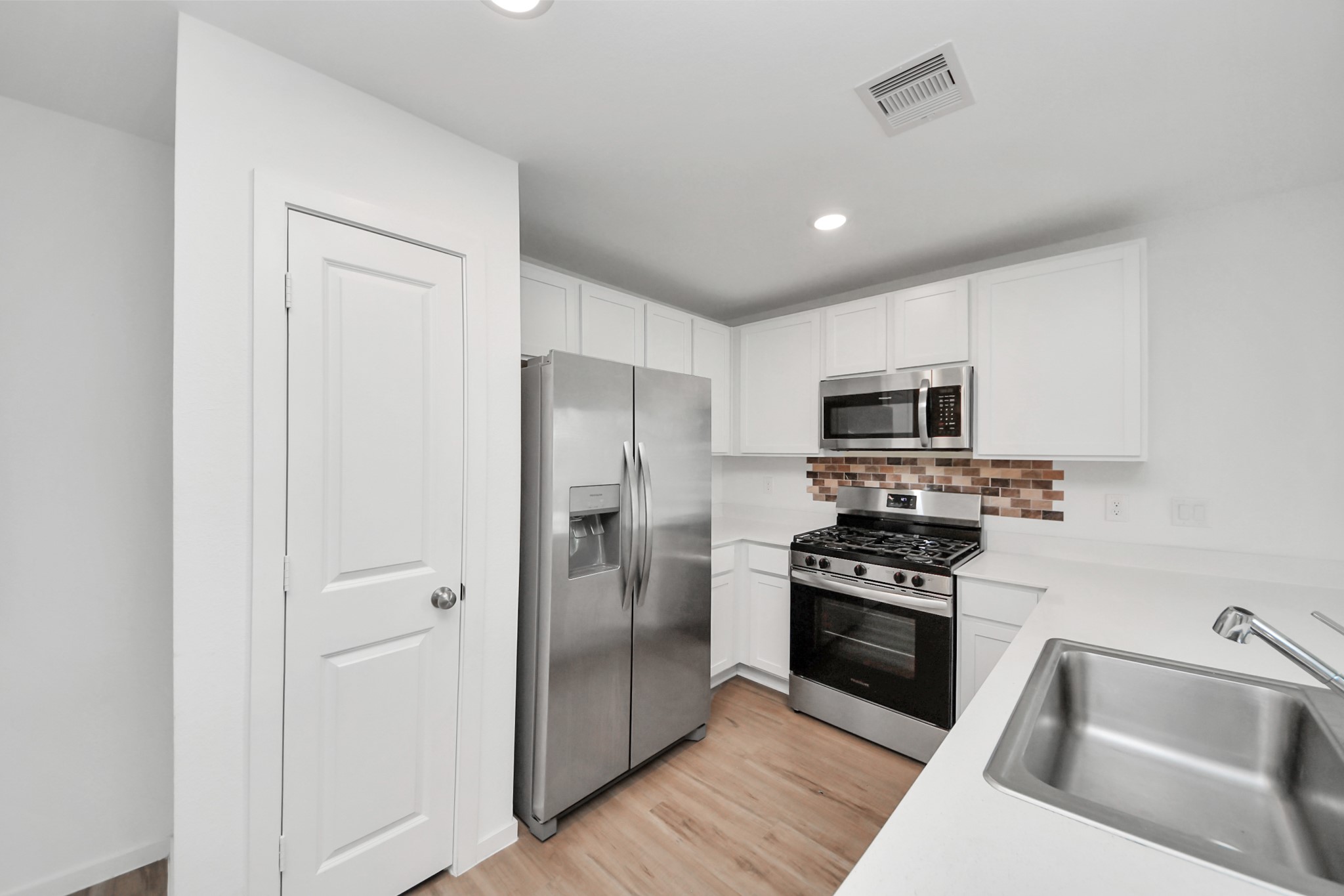 1607 Red Oak Drive Property Photo 4
