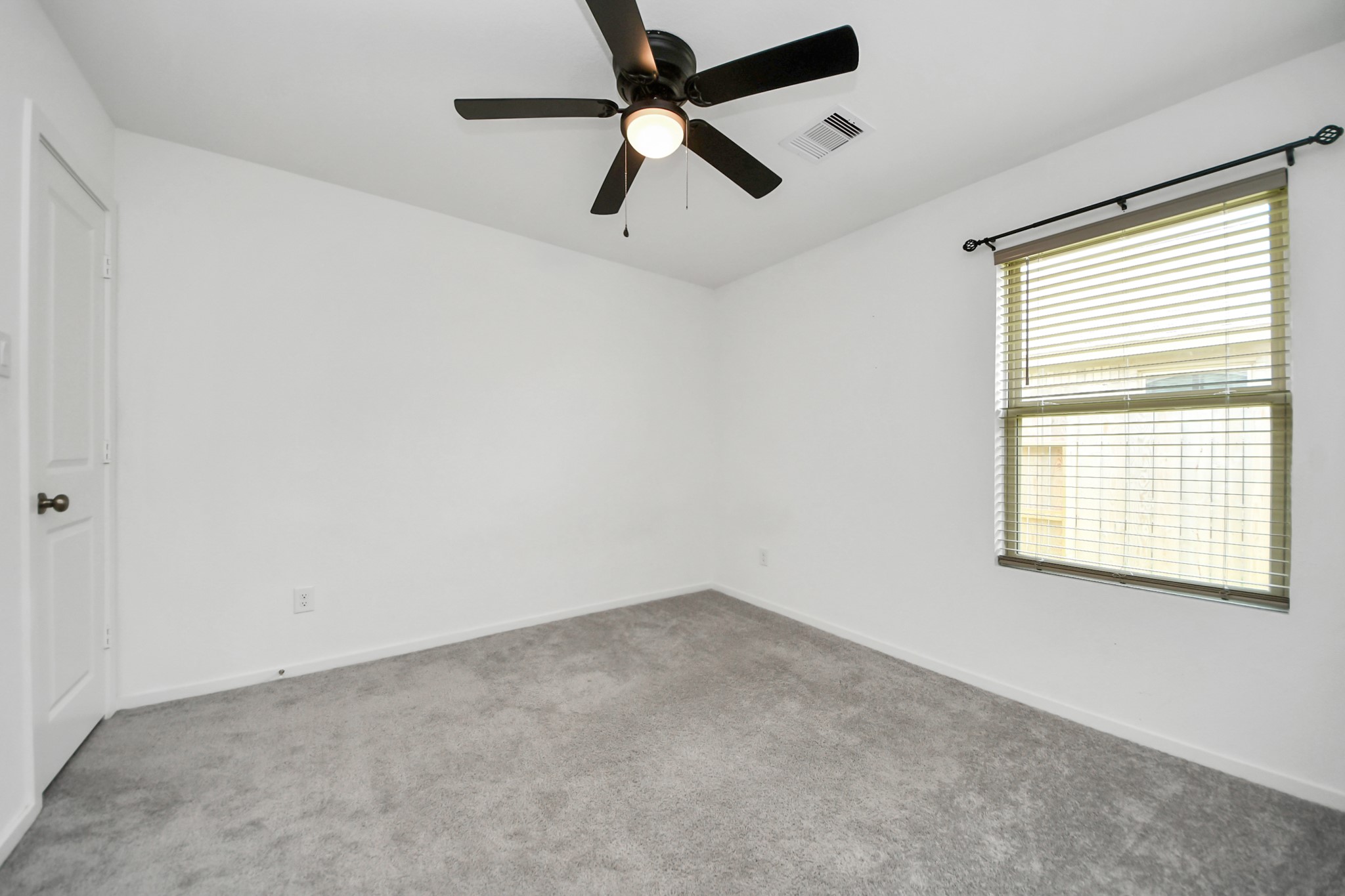 1607 Red Oak Drive Property Photo 8