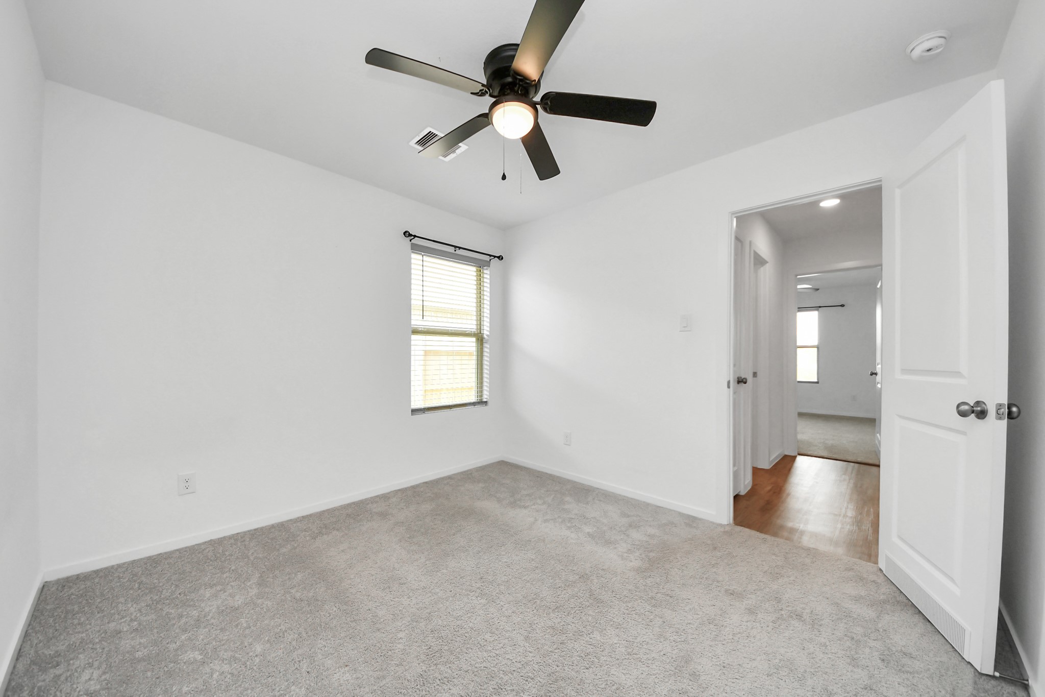 1607 Red Oak Drive Property Photo 9