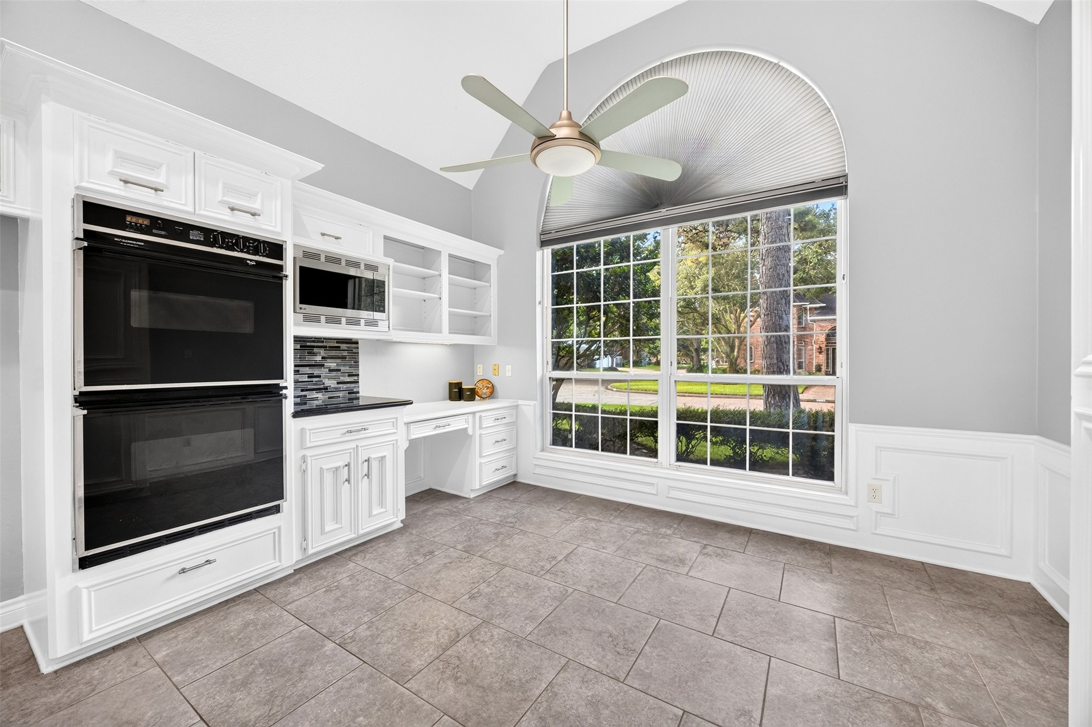 19602 Laurel Park Lane Property Photo 22