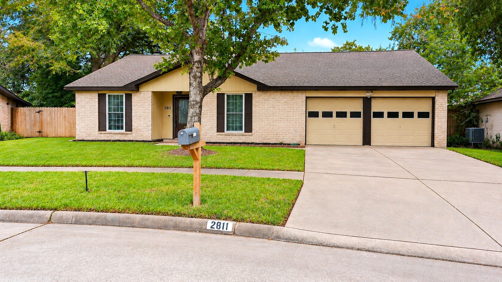 2811 New England Court Property Photo 1