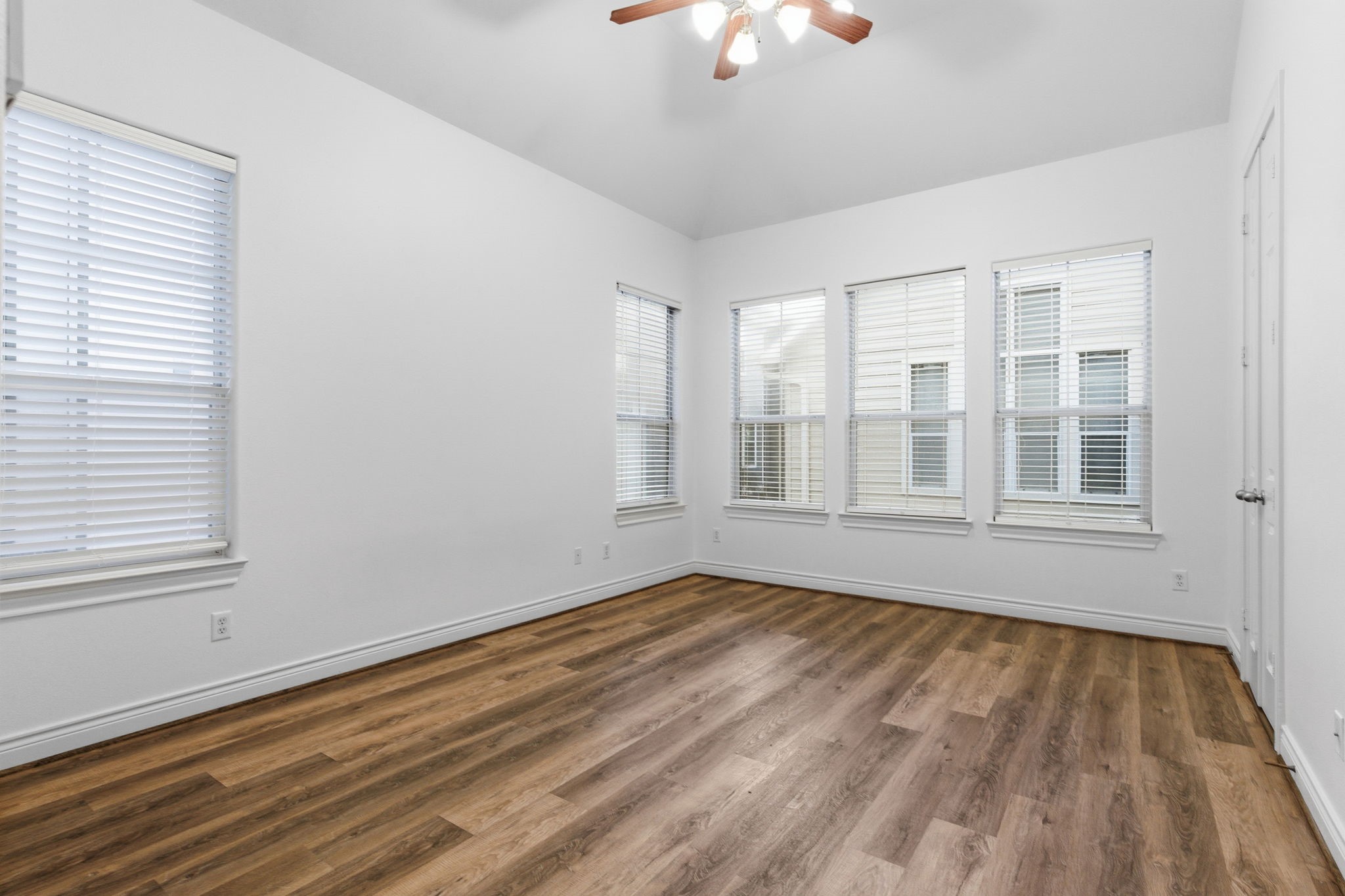 1303 Sherwood Point Lane Property Photo 30