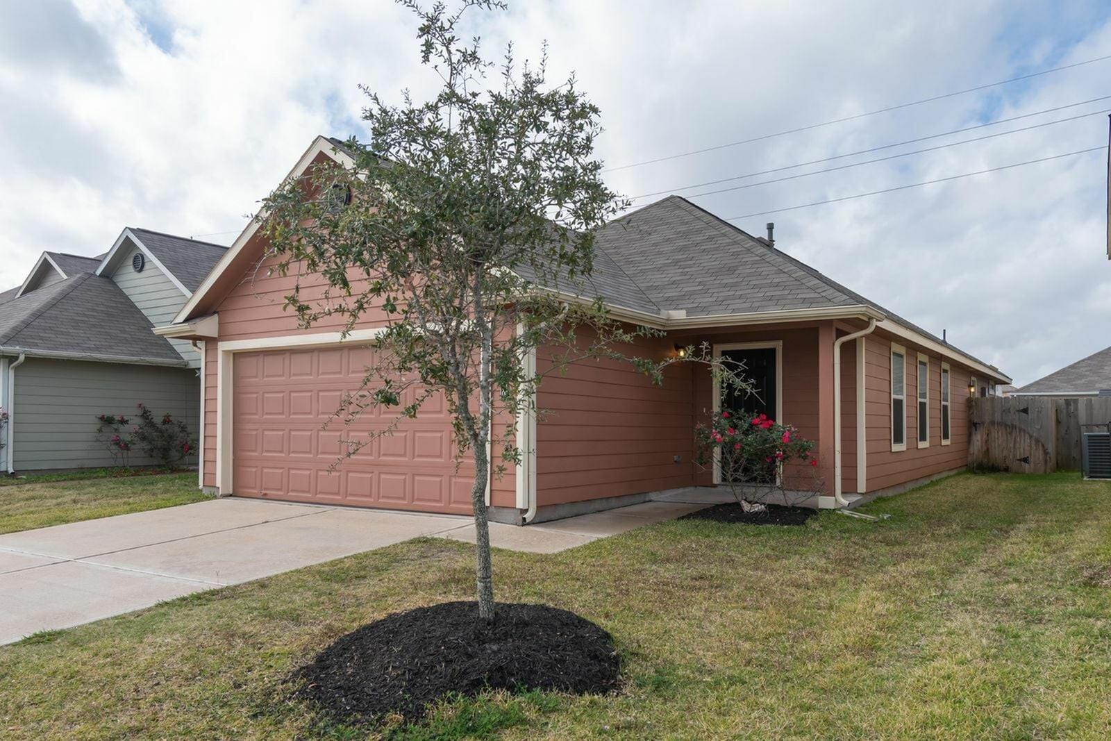 5439 Amelia Plantation Drive, Katy TX 77449 Property Photo 1