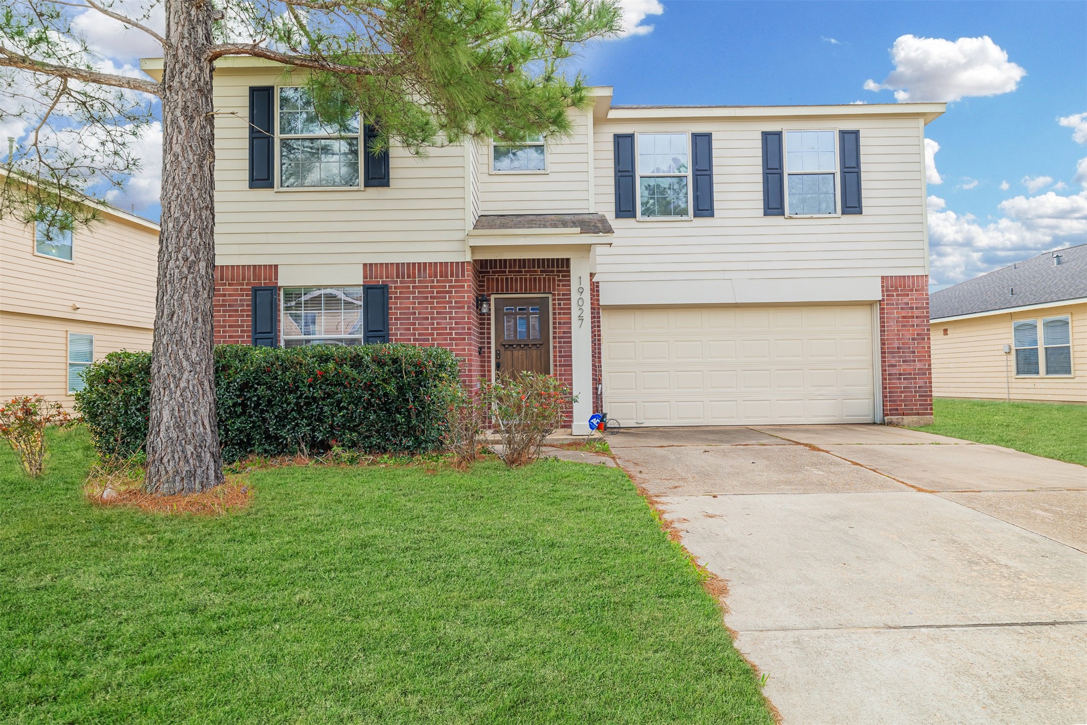 19027 Yaupon Ranch Drive Property Photo 1
