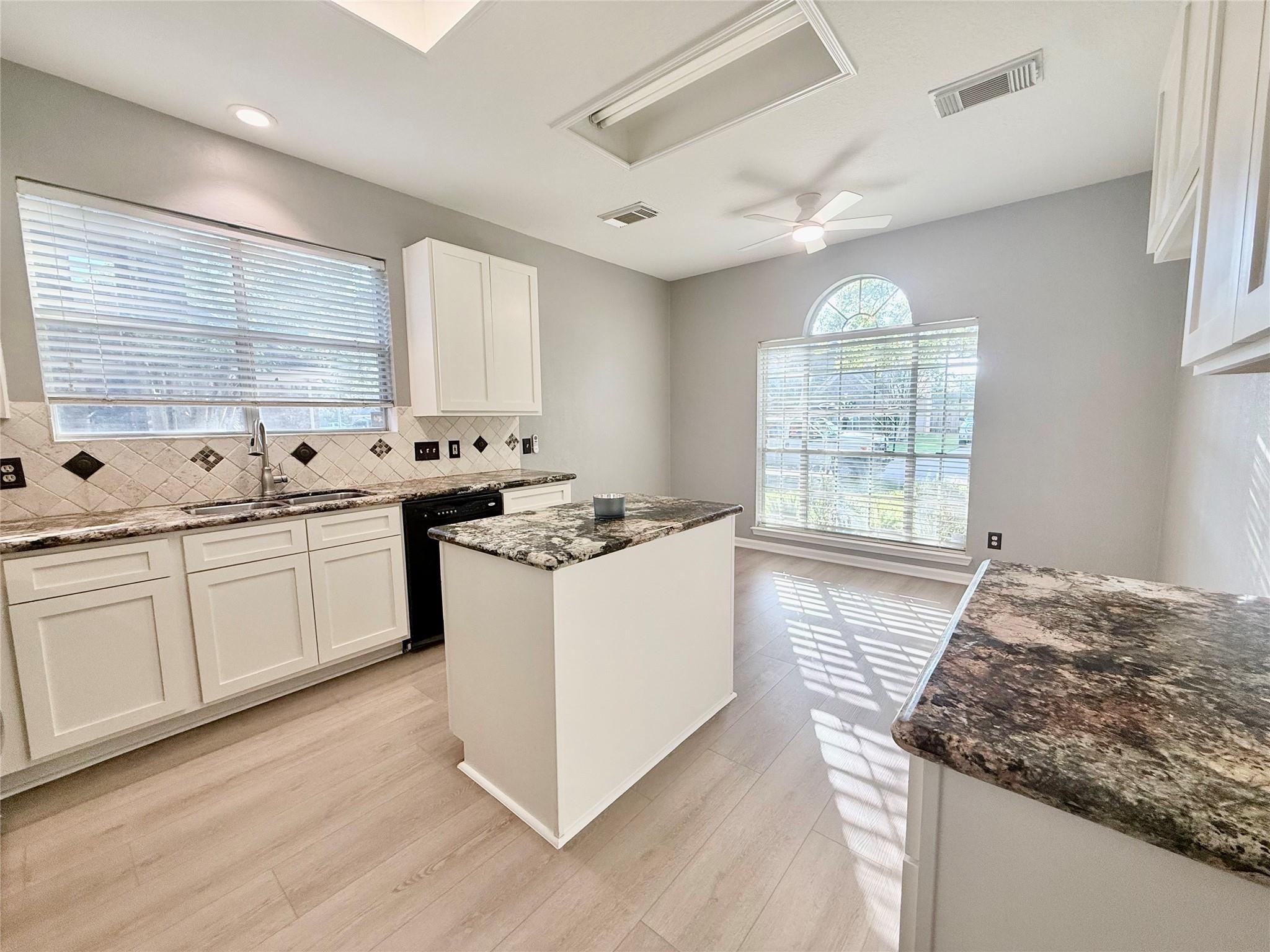 2915 Veva Drive Property Photo 2