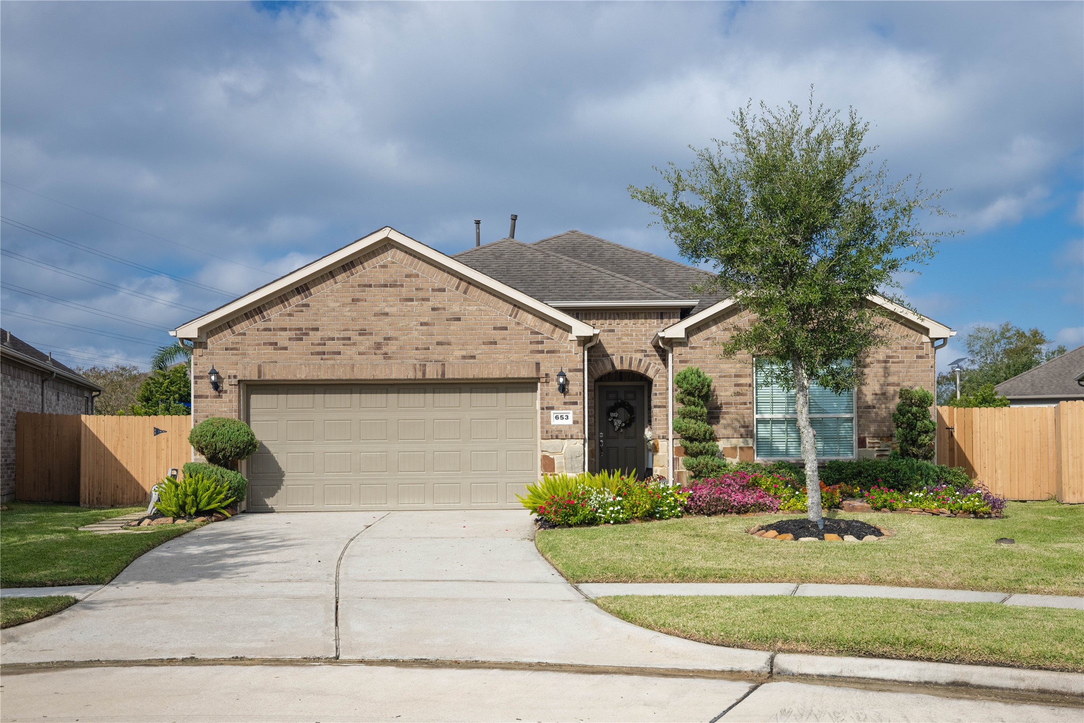 653 Iago Court Property Photo 1