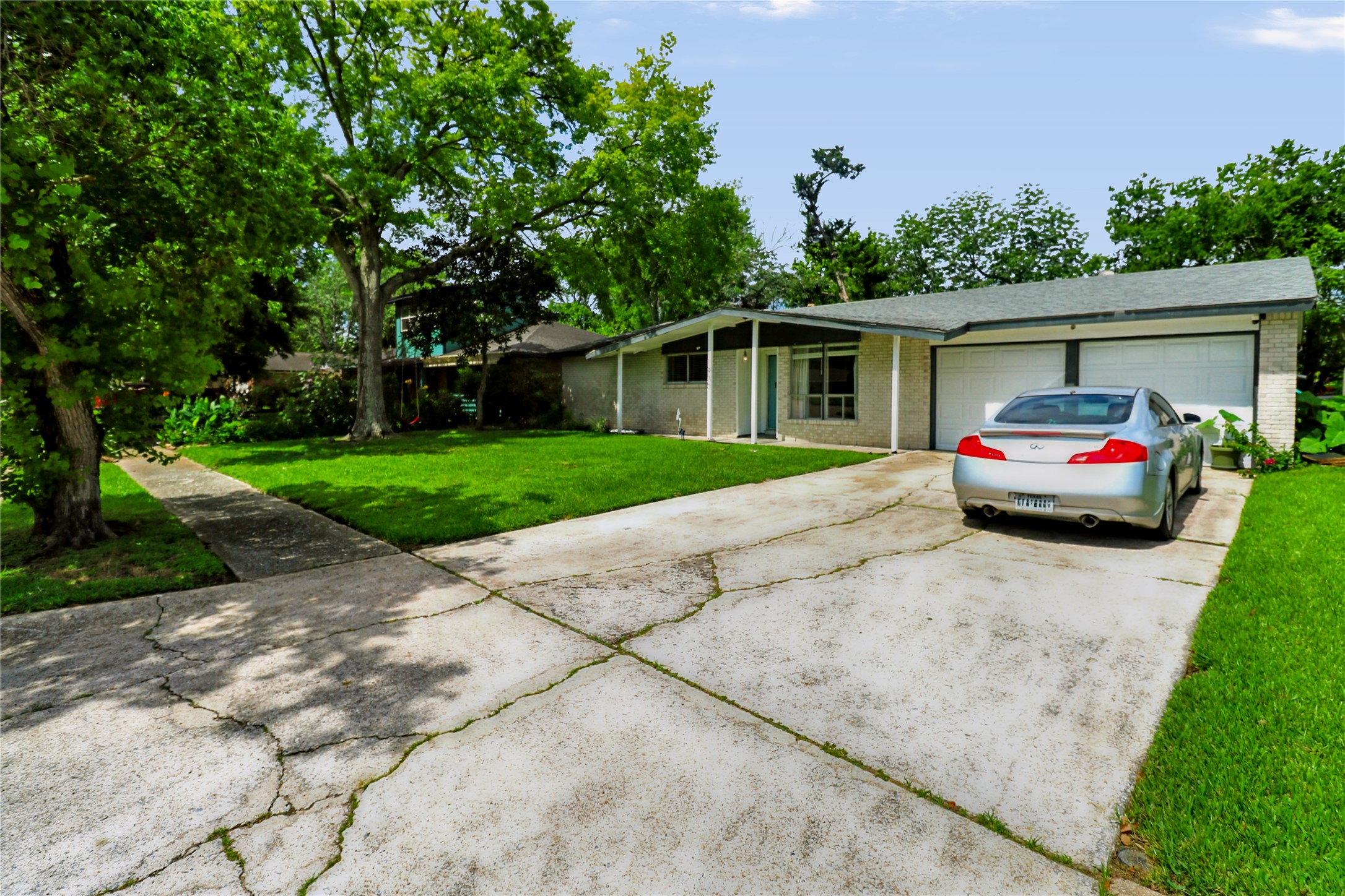 11930 Ashcroft Drive Property Photo 2