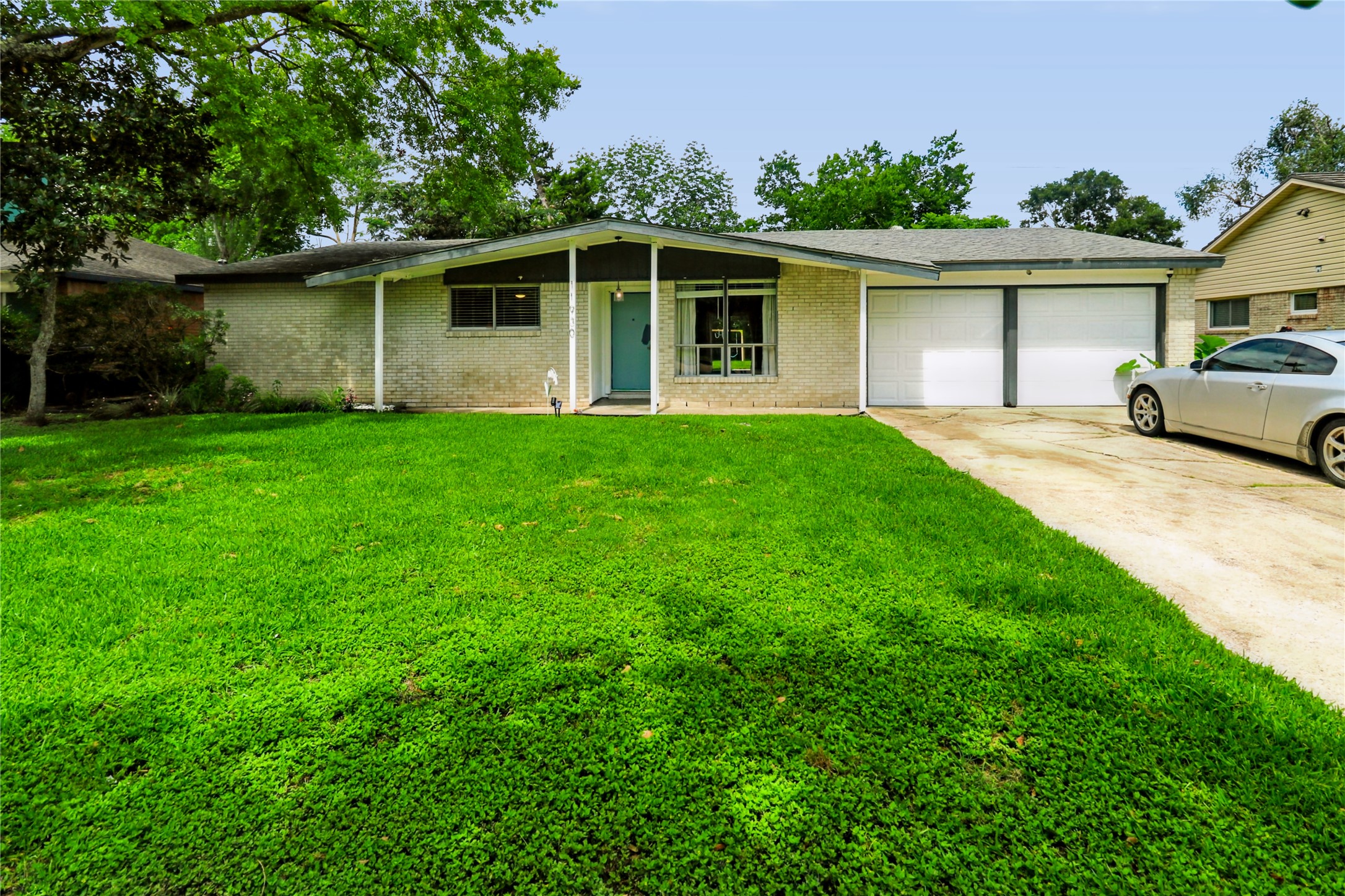 11930 Ashcroft Drive Property Photo 3