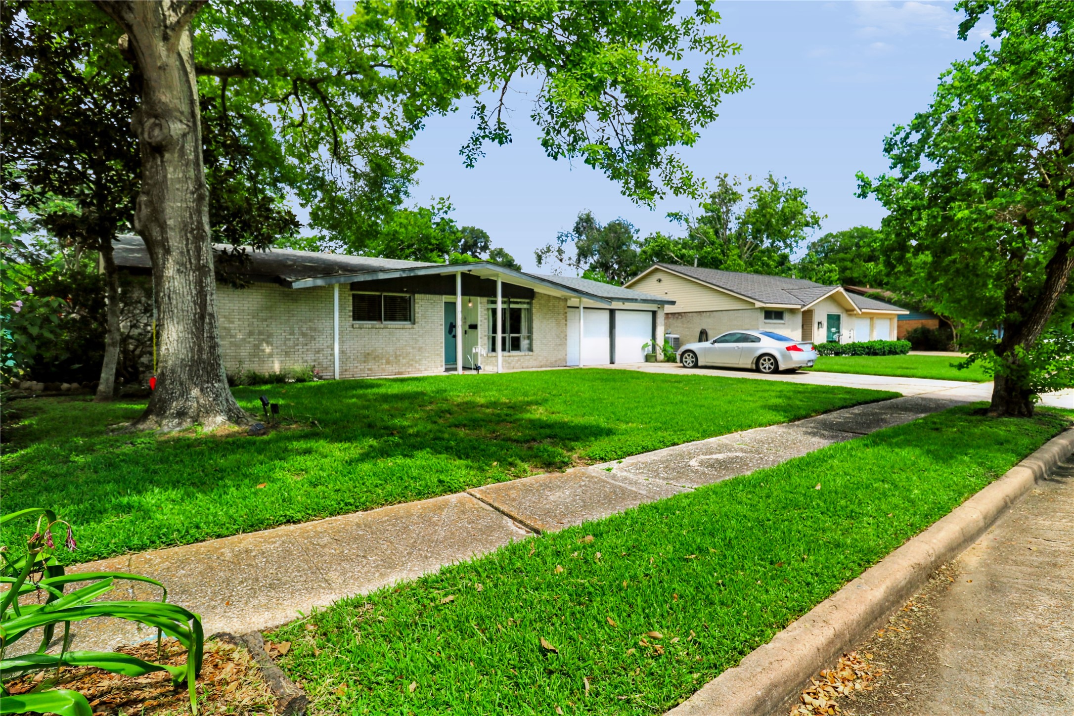 11930 Ashcroft Drive Property Photo 4