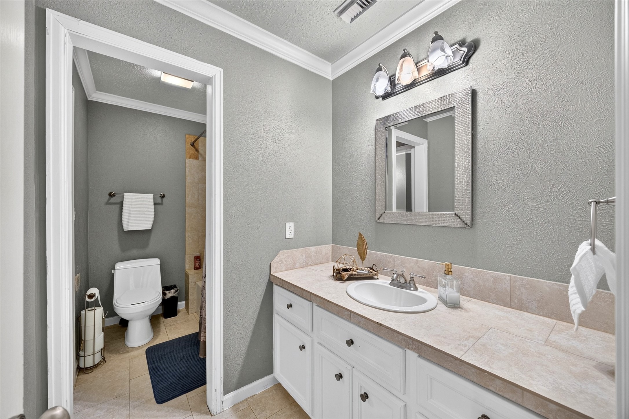 21427 Tophill Drive Property Photo 37
