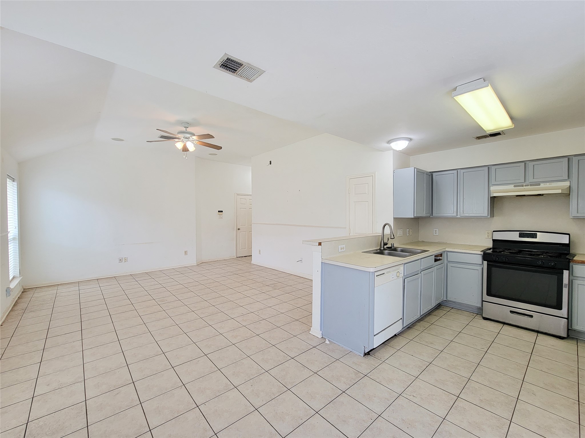 16006 Hiram Clarke Property Photo 11