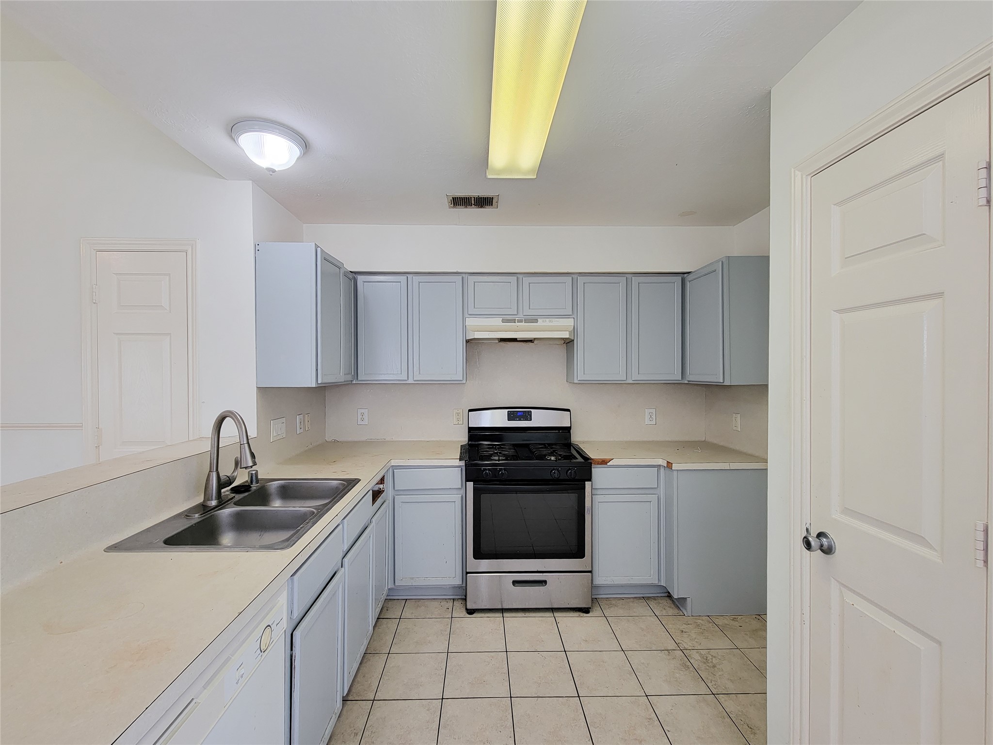 16006 Hiram Clarke Property Photo 12