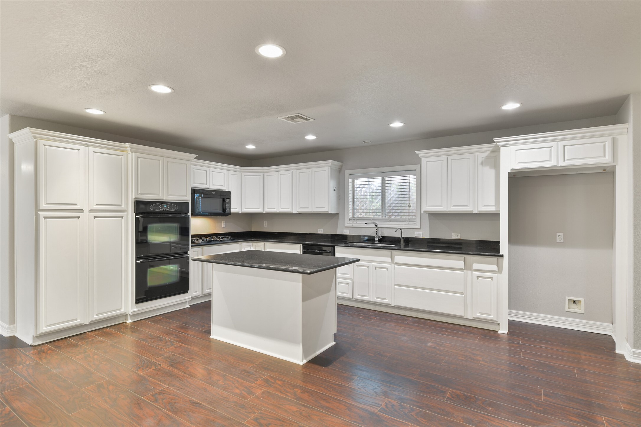 27 South Shore Drive Property Photo 11