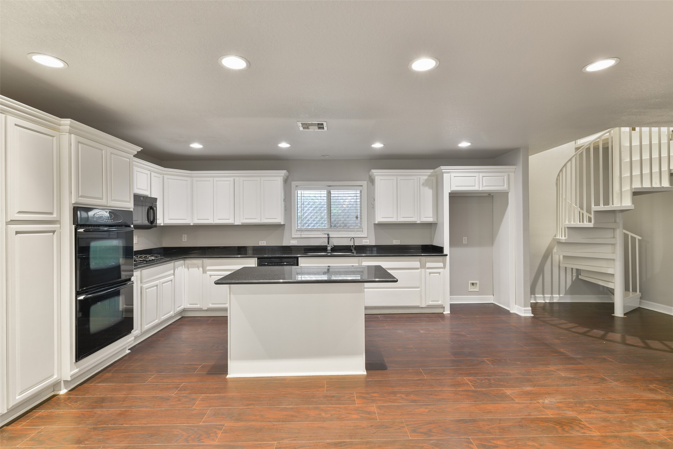 27 South Shore Drive Property Photo 12