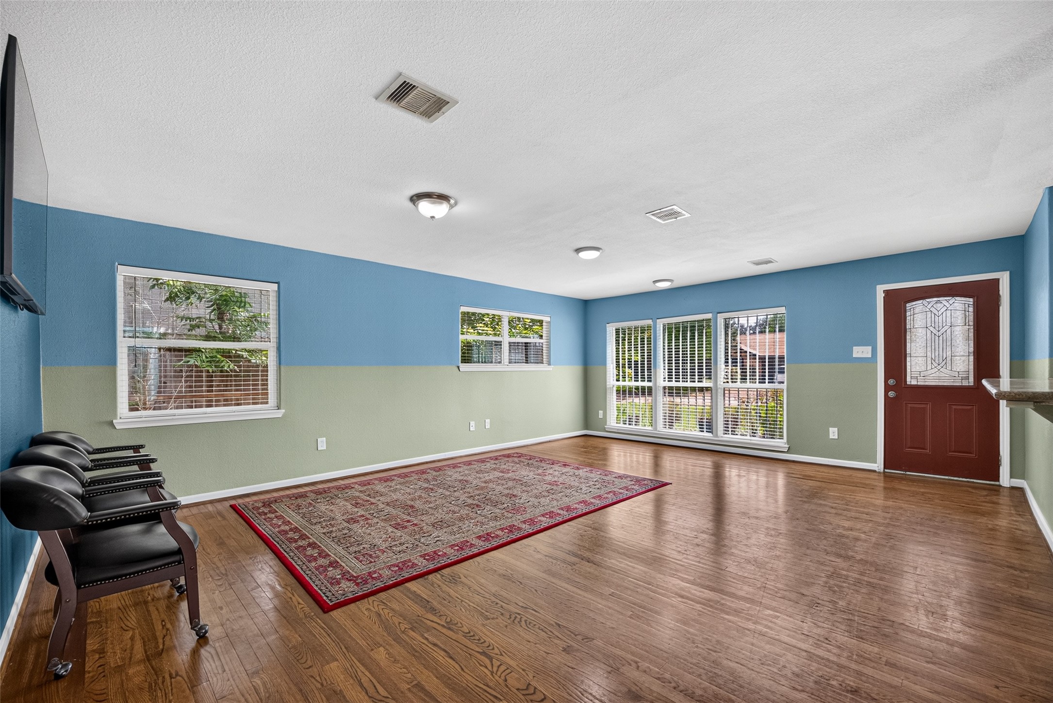 7002 Leader Street Property Photo 7