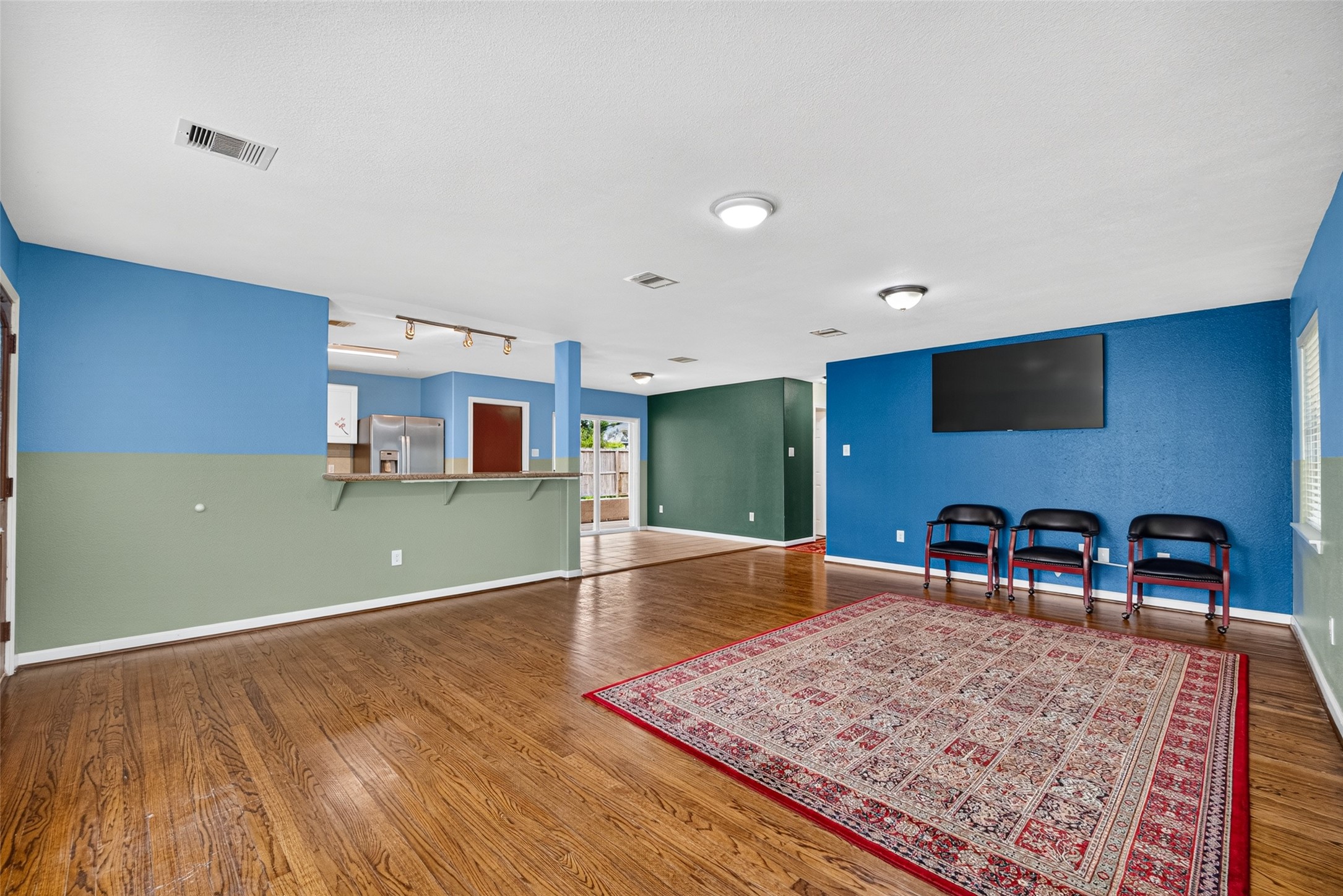 7002 Leader Street Property Photo 9