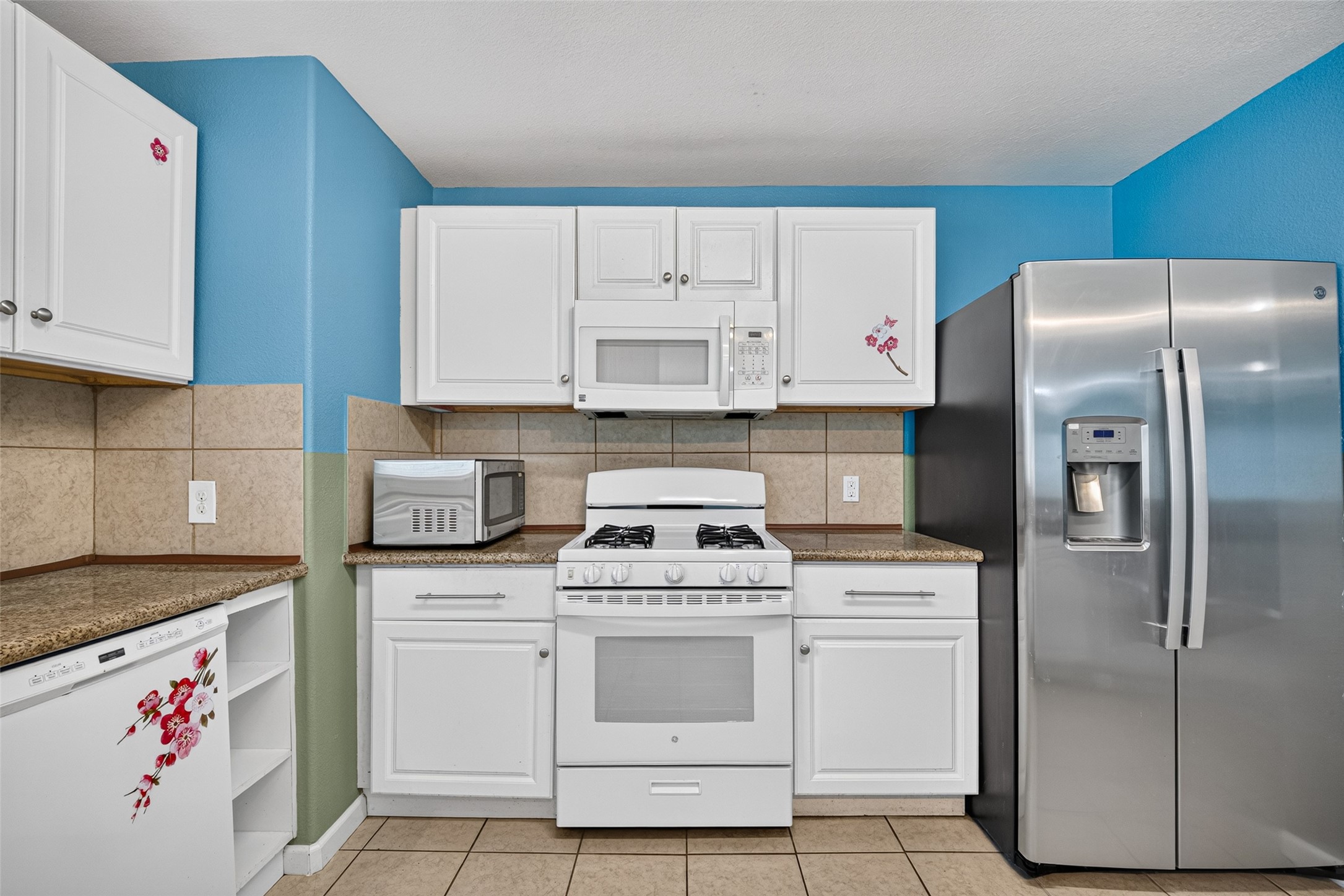 7002 Leader Street Property Photo 17