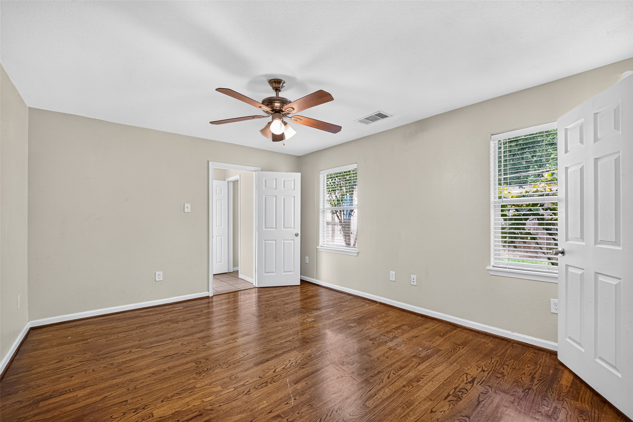 7002 Leader Street Property Photo 35