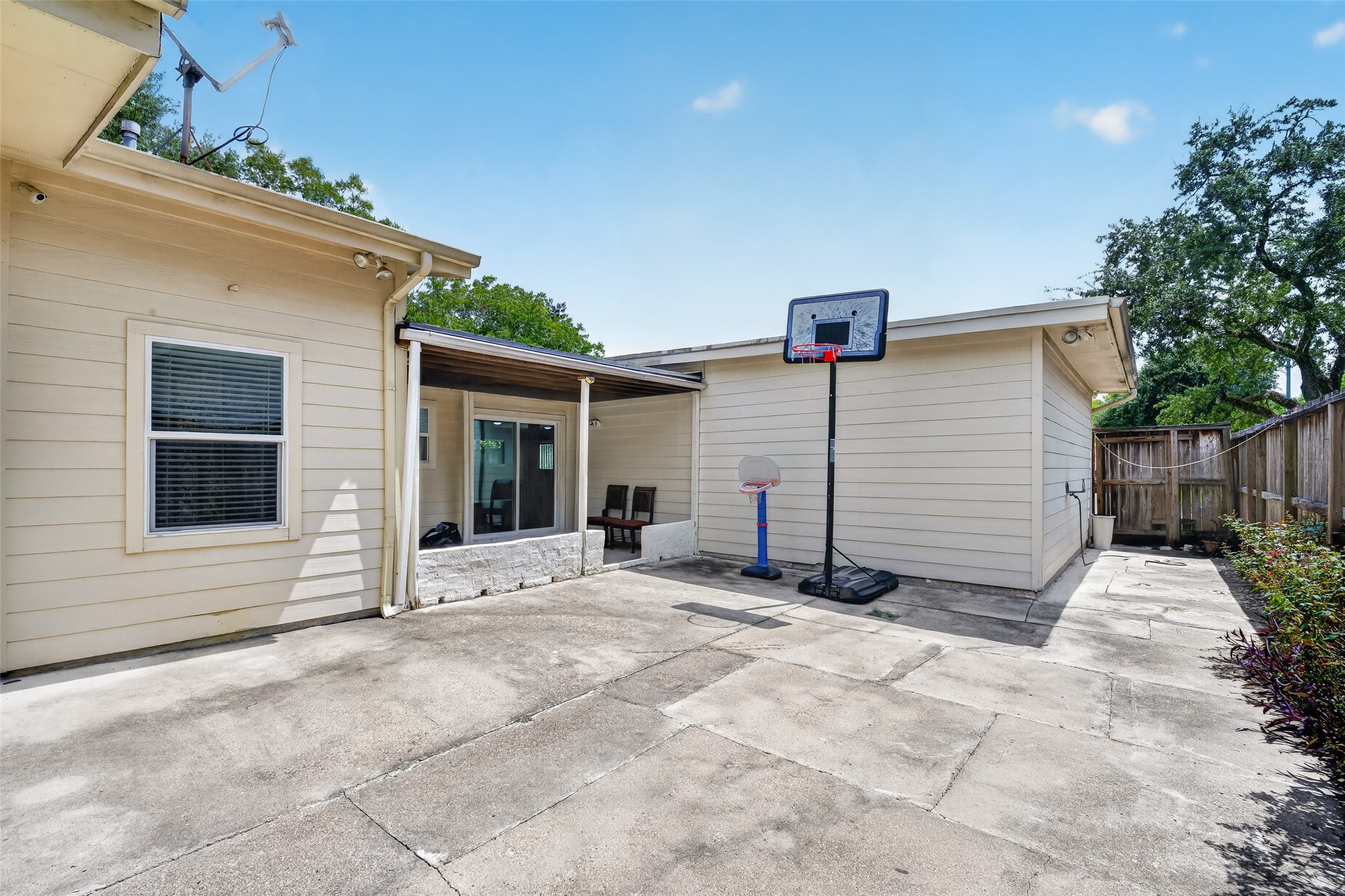 7002 Leader Street Property Photo 43