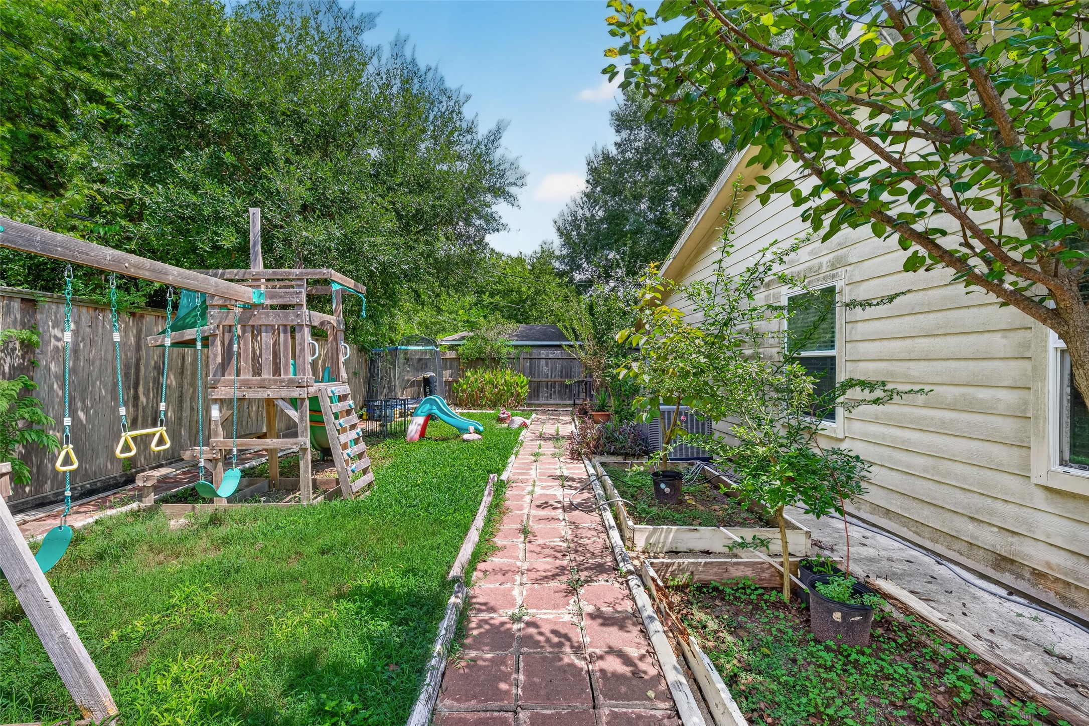7002 Leader Street Property Photo 46