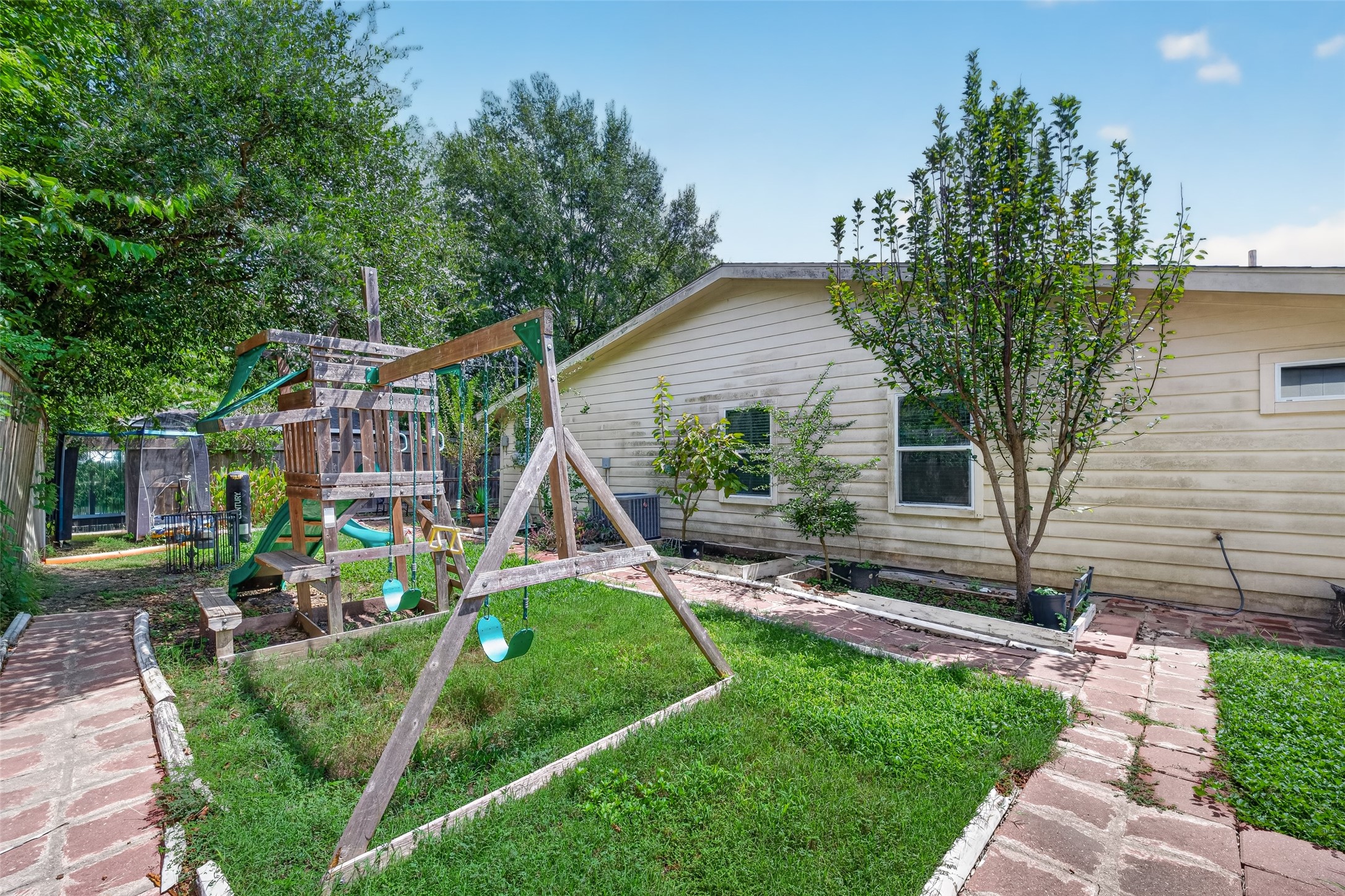 7002 Leader Street Property Photo 47
