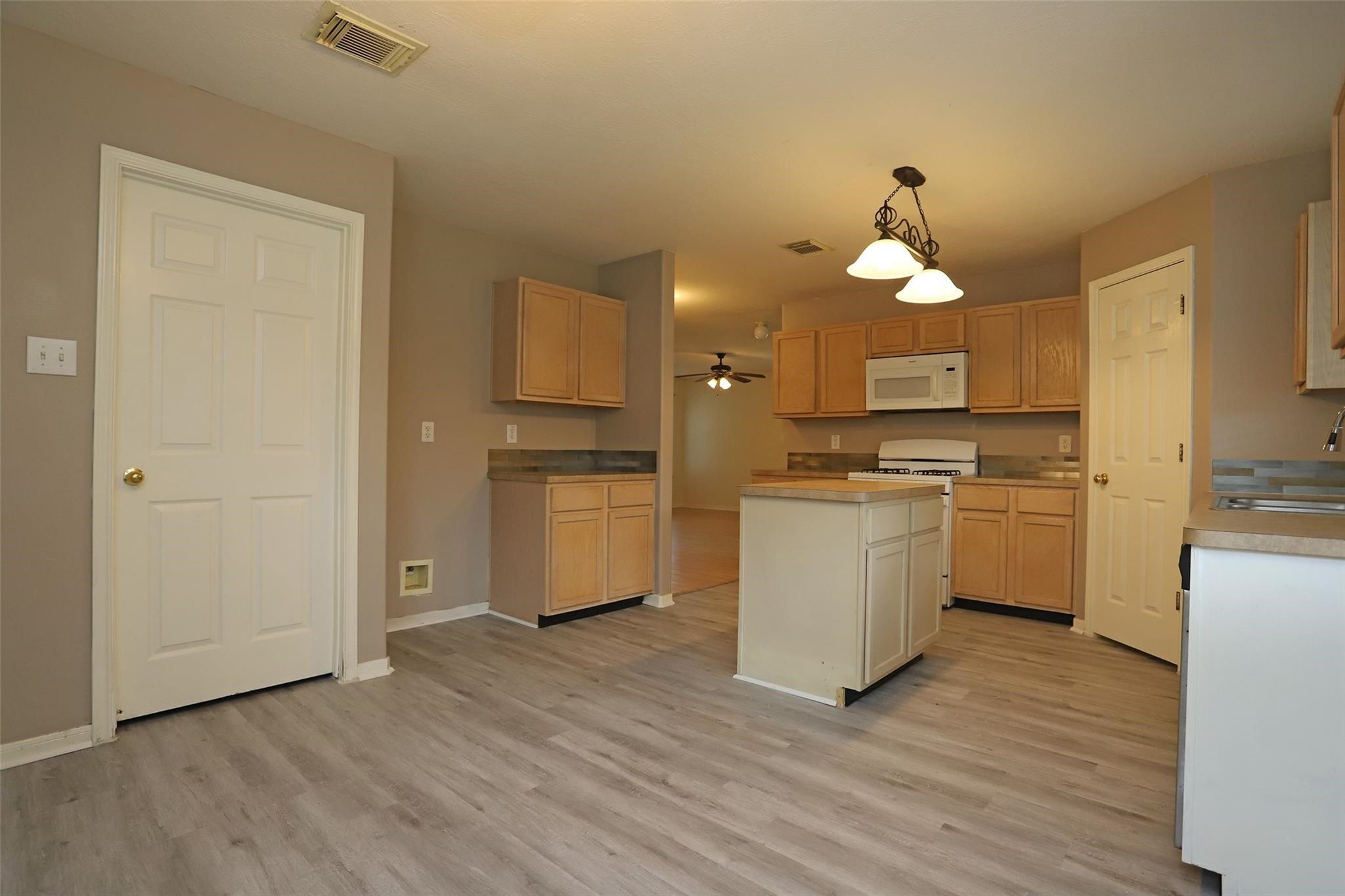 7518 Drifting Willow Court Property Photo 9