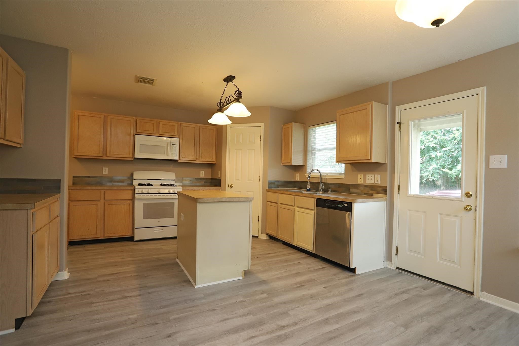 7518 Drifting Willow Court Property Photo 10