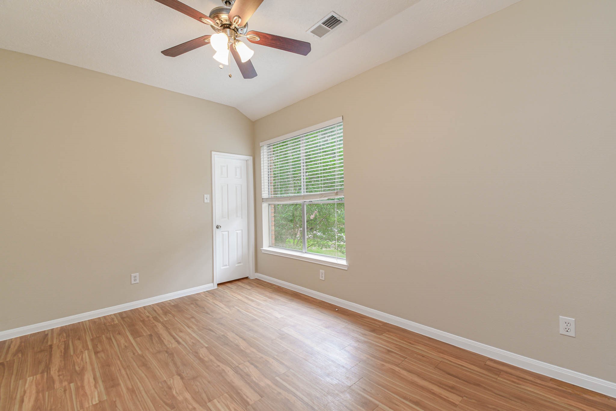 9523 Tallow Tree Drive Property Photo 11