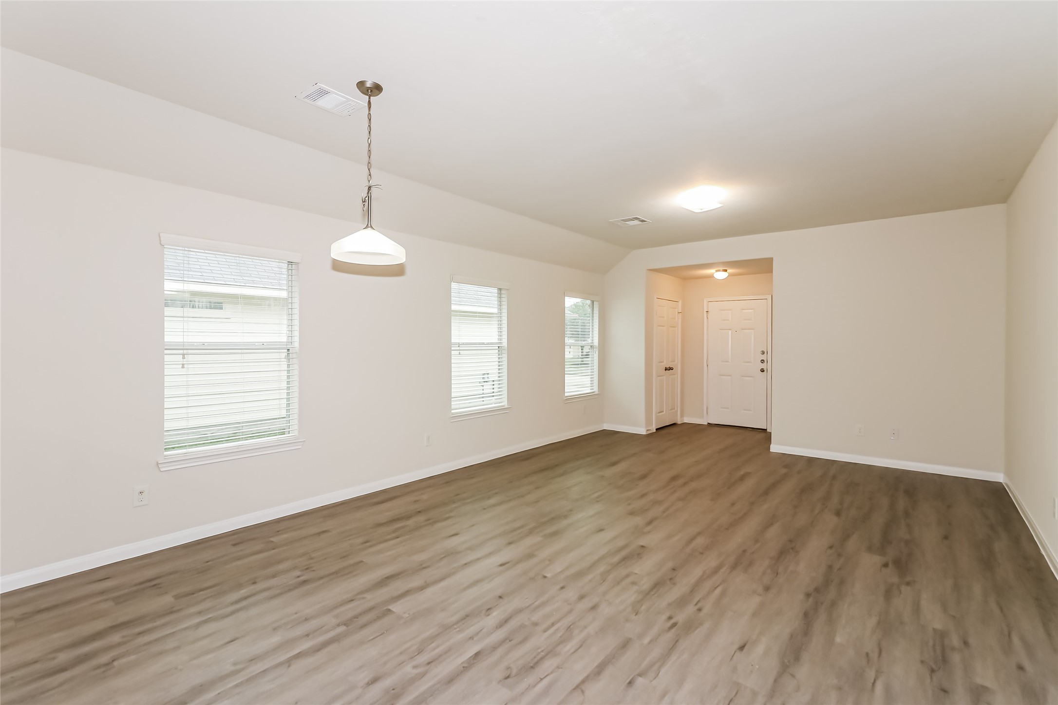 5627 Plantation Forest Drive Property Photo 4